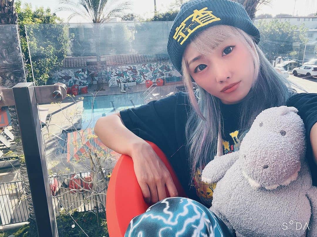 卯渚さやかのインスタグラム：「プールがある！」