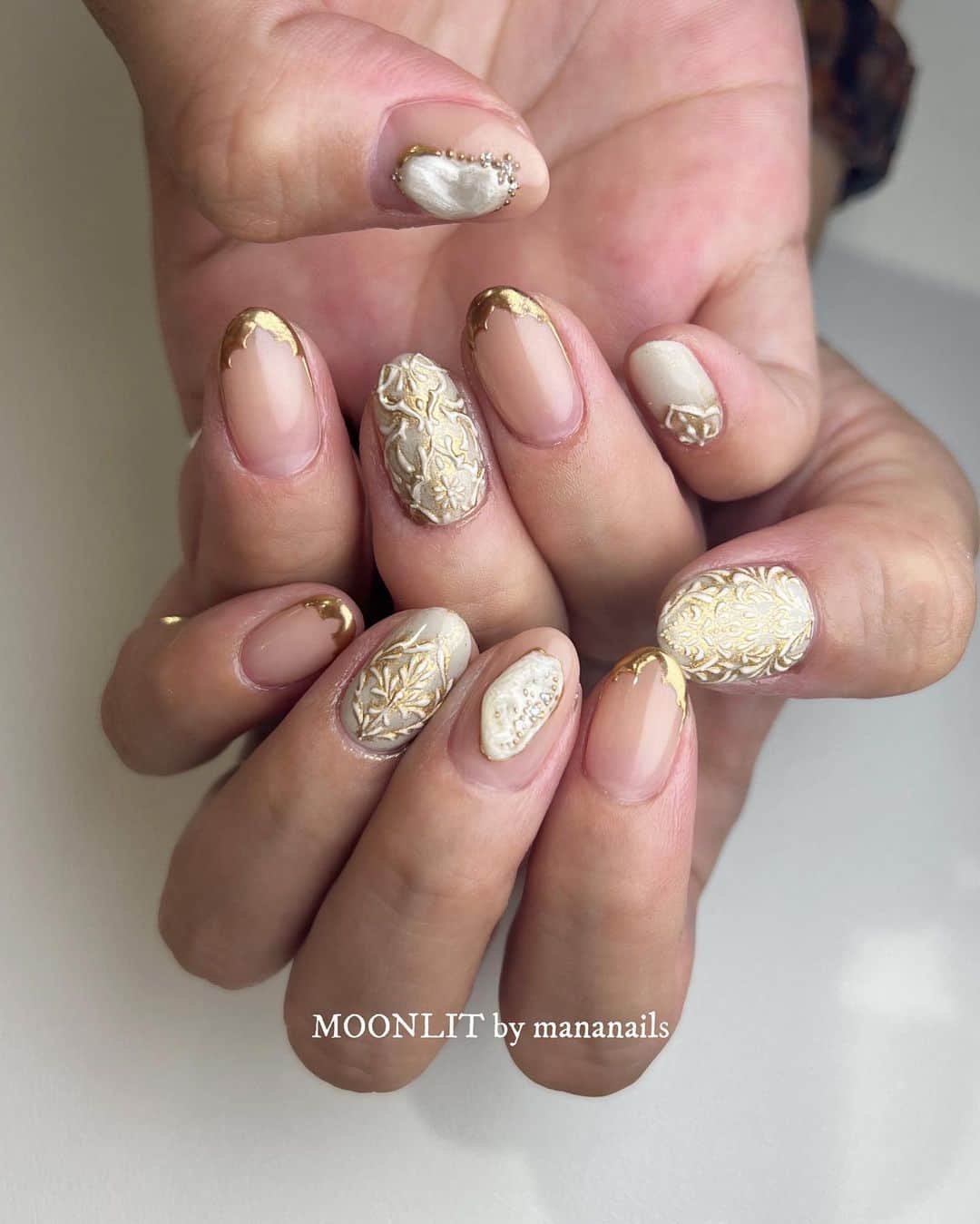 mananailsのインスタグラム：「🐚🕌  右手 @mananails  左手 @moonlit_airi   サブスクLIVEで @moonlit_yuki にしたアート💅🏼( 1ヶ月前ですが😂)」