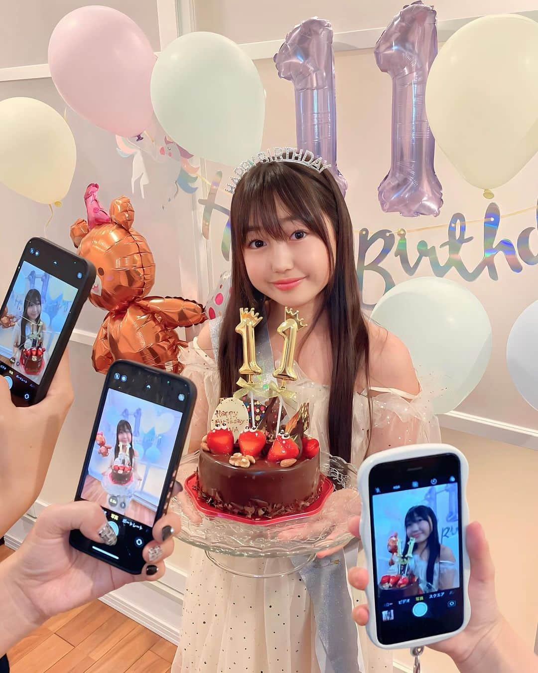 かなさんのインスタグラム写真 - (かなInstagram)「10/17🎂𝐇𝐚𝐩𝐩𝐲 𝐁𝐢𝐫𝐭𝐡𝐝𝐚𝐲 𝐀𝐍𝐍𝐀🎂 ． 我が家のプリンセスが 11歳を迎えました🧚‍♀️💕 ． 杏奈が笑っていてくれるだけで パパとママは幸せ😭🙏🏻 元気に大きくなってくれてありがとう🌷 ． ご飯もプレゼントも🎁ケーキも… 一つ一つを最高の笑顔で喜んでくれる姿が可愛すぎて🥰 いつもママを助けてくれてありがとう💕 11歳も楽しく過ごそう🫶🏻 ． #誕生日#おめでとう#11歳#娘#js5#小学生#誕生日プレゼント#誕生日ケーキ#誕生日パーティー#愛娘#女の子ママ#hbd#birthday#birthdaycake#birthdaygirl#mygirl」10月17日 8時29分 - kana_s0130