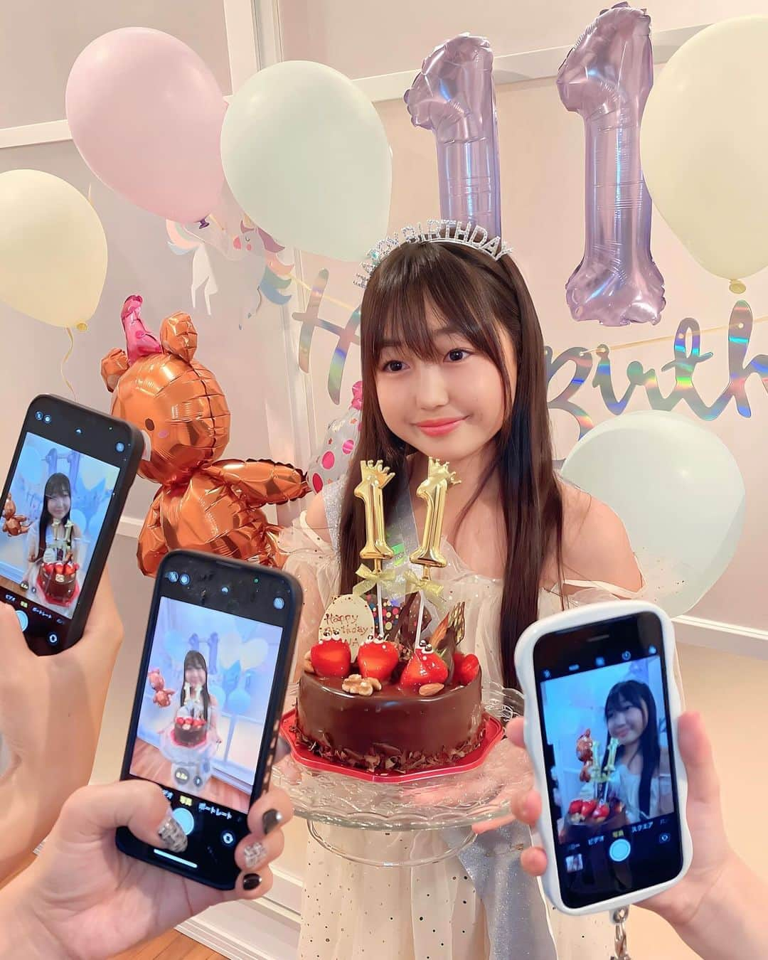 かなさんのインスタグラム写真 - (かなInstagram)「10/17🎂𝐇𝐚𝐩𝐩𝐲 𝐁𝐢𝐫𝐭𝐡𝐝𝐚𝐲 𝐀𝐍𝐍𝐀🎂 ． 我が家のプリンセスが 11歳を迎えました🧚‍♀️💕 ． 杏奈が笑っていてくれるだけで パパとママは幸せ😭🙏🏻 元気に大きくなってくれてありがとう🌷 ． ご飯もプレゼントも🎁ケーキも… 一つ一つを最高の笑顔で喜んでくれる姿が可愛すぎて🥰 いつもママを助けてくれてありがとう💕 11歳も楽しく過ごそう🫶🏻 ． #誕生日#おめでとう#11歳#娘#js5#小学生#誕生日プレゼント#誕生日ケーキ#誕生日パーティー#愛娘#女の子ママ#hbd#birthday#birthdaycake#birthdaygirl#mygirl」10月17日 8時29分 - kana_s0130