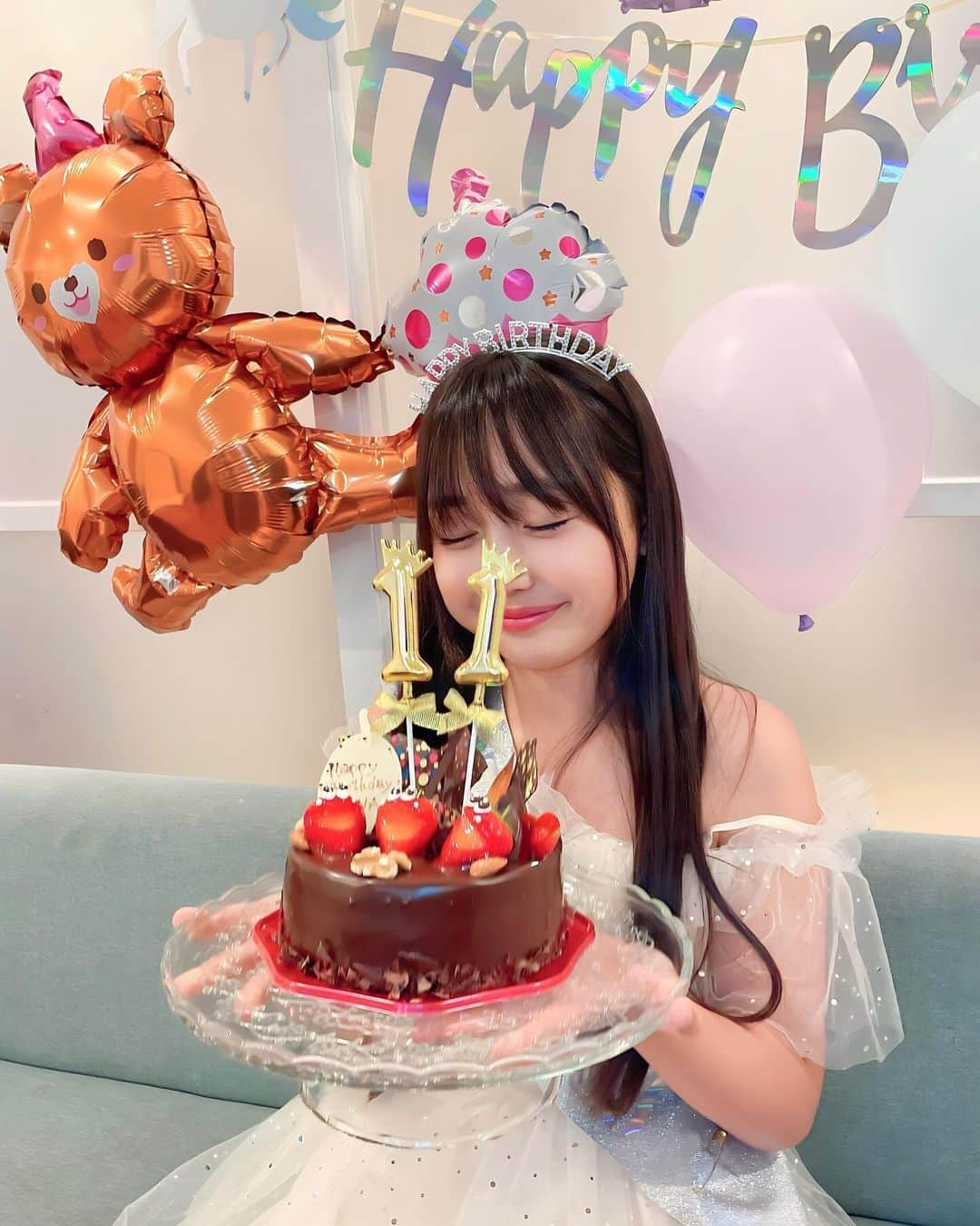 かなさんのインスタグラム写真 - (かなInstagram)「10/17🎂𝐇𝐚𝐩𝐩𝐲 𝐁𝐢𝐫𝐭𝐡𝐝𝐚𝐲 𝐀𝐍𝐍𝐀🎂 ． 我が家のプリンセスが 11歳を迎えました🧚‍♀️💕 ． 杏奈が笑っていてくれるだけで パパとママは幸せ😭🙏🏻 元気に大きくなってくれてありがとう🌷 ． ご飯もプレゼントも🎁ケーキも… 一つ一つを最高の笑顔で喜んでくれる姿が可愛すぎて🥰 いつもママを助けてくれてありがとう💕 11歳も楽しく過ごそう🫶🏻 ． #誕生日#おめでとう#11歳#娘#js5#小学生#誕生日プレゼント#誕生日ケーキ#誕生日パーティー#愛娘#女の子ママ#hbd#birthday#birthdaycake#birthdaygirl#mygirl」10月17日 8時29分 - kana_s0130