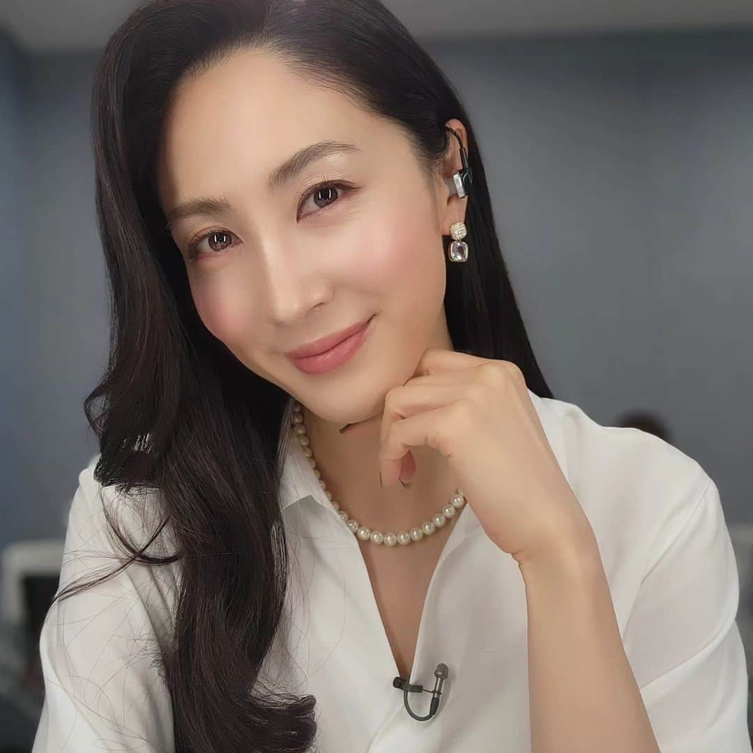 吉松育美のインスタグラム：「Thank you for watching me on #NHK last night. My new TV segment has started!!🤗 Hope you enjoy my journey with me~~😄  今月からまた1年間 #NHK佐賀 さんの #ニュースただいま佐賀 にて6分間のショートトリップというタイトルで佐賀県のBeautyを紹介していきます🥰  20市町をまわるので私も楽しみです🤭放送は基本的には第2と第3月曜日かな💗その都度告知しますね💜  よろしくお願いいたします✨」