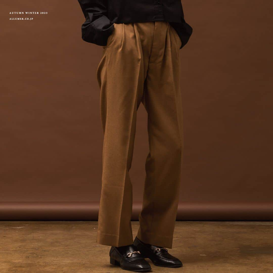 ALLUMERさんのインスタグラム写真 - (ALLUMERInstagram)「Allumer 2023 AUTUMN WINTER  Center Press Two Tuck Slacks  ￥14,300(tax in)  #allumer」10月17日 8時37分 - allumerofficial