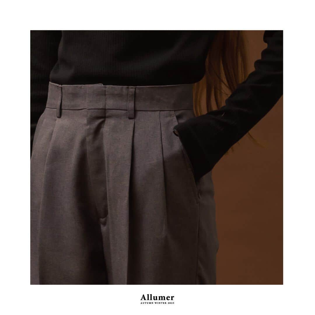 ALLUMERのインスタグラム：「Allumer 2023 AUTUMN WINTER  Center Press Two Tuck Slacks  ￥14,300(tax in)  #allumer」