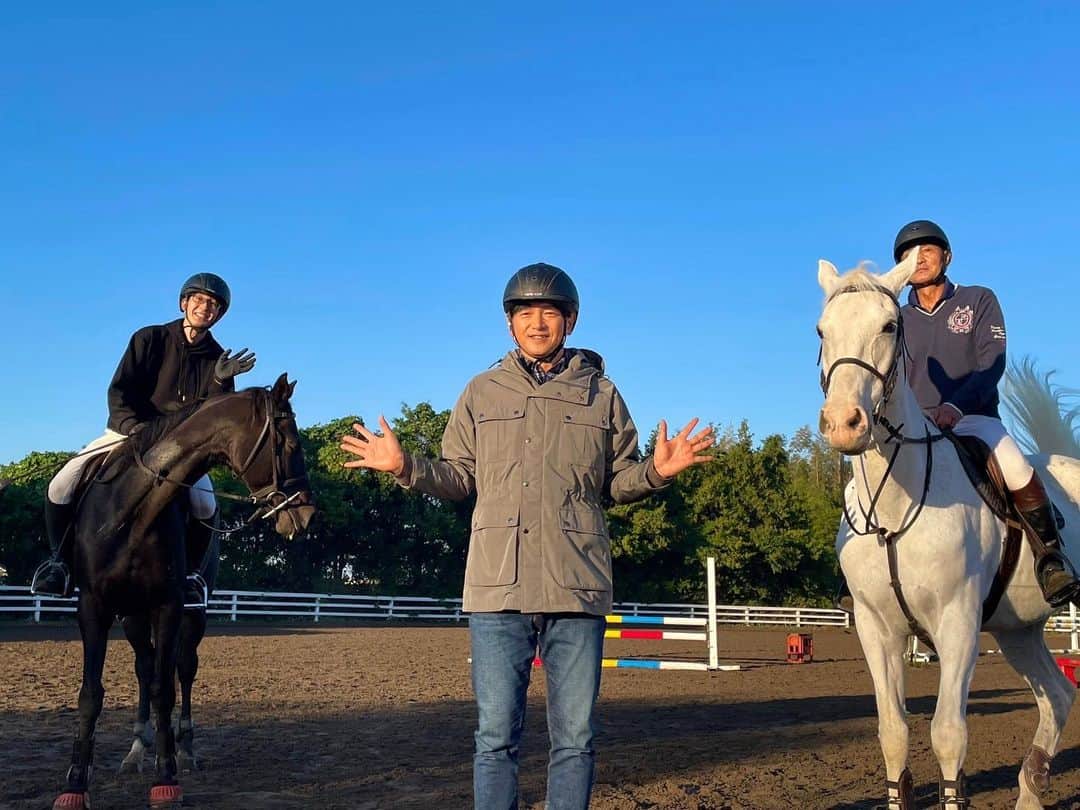 依田司さんのインスタグラム写真 - (依田司Instagram)「10月17日（火） 千葉県富里市で３０年続く乗馬クラブ『レアルネップ』から。 実はコチラ、芋掘りやディーゼル機関車から手を振ったり近頃出番の多いAD松下くんのご両親がやられている乗馬クラブなんです。小さな頃から馬に乗っていたので、彼の乗馬姿かっこよかった。 ここには元競走馬など１７頭の馬がいて、初心者から経験者まで、それぞれのスタイルに合わせた体験ができます。 元々、トップライダーであったオーナーに指導してもらえるので、障碍や馬術などの技術を習得することもできますし、可愛らしいポニーもいるので、お子さまでも挑戦できますよ。 スポーツの秋、乗馬を体験してみたいという方、意外に多いと思います。「レアルネップ」自信を持ってお勧めできます。  #レアルネップ #乗馬体験 #DoCLASSE #ドゥクラッセ #依田さん #依田司 #お天気検定 #テレビ朝日 #グッドモーニング #気象予報士 #お天気キャスター #森林インストラクター #グリーンセイバーアドバンス #プロジェクトワイルド #IPCC伝導者 #japan #japantrip #japantravel #unknownjapan #japanAdventure #japanlife #lifeinjapan #instagramjapan #instajapan #療癒 #ilovejapan #weather #weathercaster #weatherforecast」10月17日 8時48分 - tsukasa_yoda