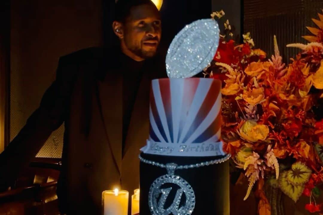 アッシャーのインスタグラム：「Sometimes I work so much, that I forget to sit back…smile…and celebrate through all that I do. Really just blessed to see another year and be celebrated by my friends, family, and fans! Happy birthday to me 🙏🏾」