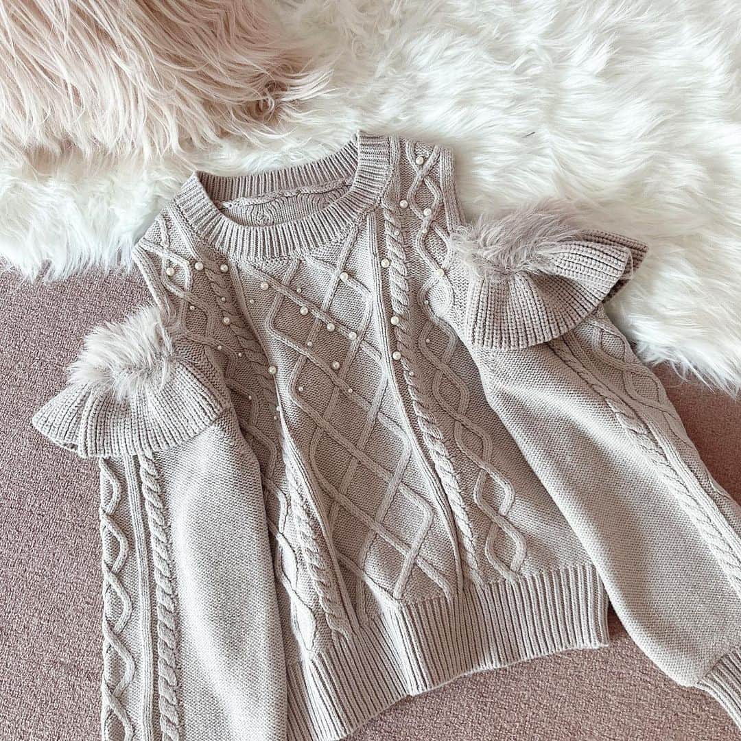 evelynのインスタグラム：「Coming Soon new item♡ ㅤㅤㅤㅤㅤㅤㅤㅤㅤㅤㅤㅤㅤ #シャギーカットニット ¥6,900 【OW/PI/IGY/BK】 ㅤㅤㅤㅤㅤㅤㅤㅤㅤㅤㅤㅤㅤ #evelyn #エブリン」