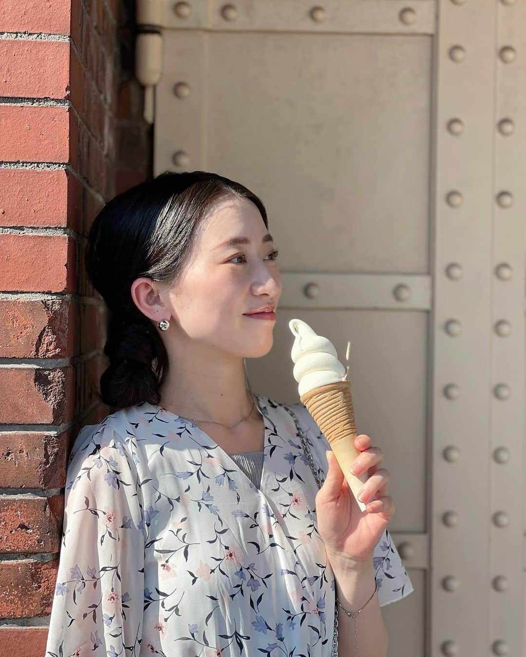 星南のぞみのインスタグラム：「夏の思い出🍦  朝晩はすっかり冷え込みますよね😨 暖かい日が恋しい… この日は9月末なのに真夏日和な1日だったなぁ🫠  photo by @kurara.mito 🧡」