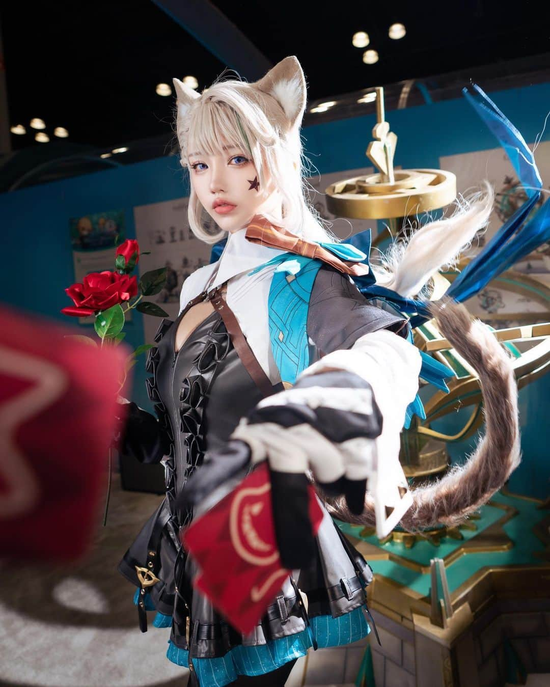 犬神洛洛子さんのインスタグラム写真 - (犬神洛洛子Instagram)「Lynette cosplay at NYCC!! Thanks for coming to the booth I’m super happy to meet so many new friends🥺really had a wonderful weekend ✨  Photographer @bunnytuan_studio  #genshinimpact #fontainenycc」10月17日 9時38分 - rakukoo