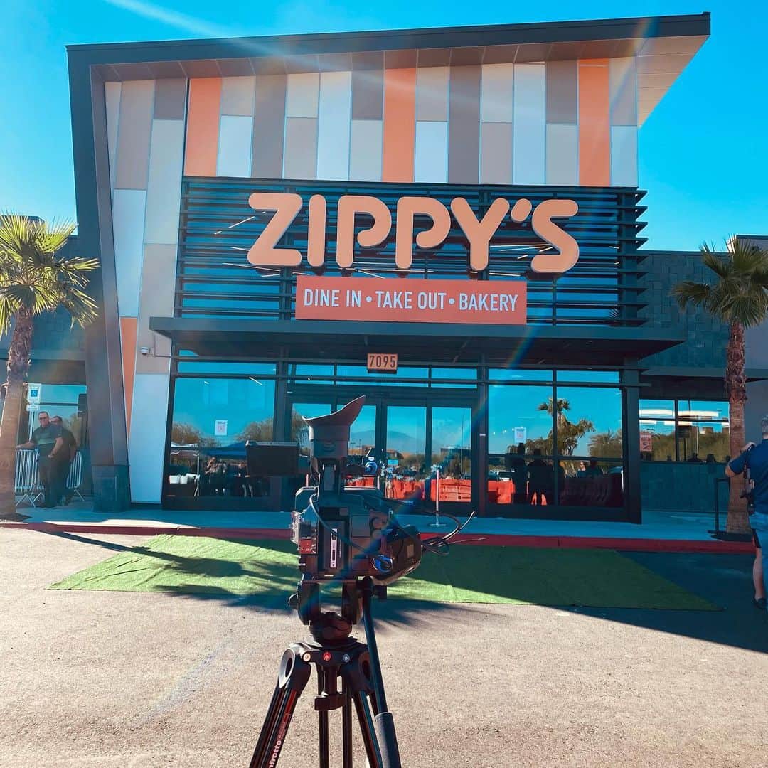 Zippy's Restaurantsさんのインスタグラム写真 - (Zippy's RestaurantsInstagram)「808 TO THE 702! SCENES FROM THE ZIPPY’S LAS VEGAS GRAND OPENING! 🌴🍗🍜🍽️🎰  Last week, I was invited by the awesome (AWESOME!) Zippy’s Team to partake in the grand opening festivities of the new Zippy’s in Las Vegas. On Friday, 10/06 they had a VIP Preview Party with festivities including hula, meet-and-greets and a Zippy’s buffet! At 10:10am on 10/10, Zippy’s officially opened and it was a fun, entertaining affair! So many people showed up and the staff did an amazing job at holding down the fort and of course showcasing the Aloha Spirit! I am beyond grateful to be a #zippysambassador and extremely honored I was able to be a part of this historical moment.   Right now, Zippy’s Last Vegas does have a limited menu, and will be rolling out the full menu throughout the months. Swipe ➡️ for some pics of the festivities! #nextstopzippys」10月17日 9時50分 - zippys