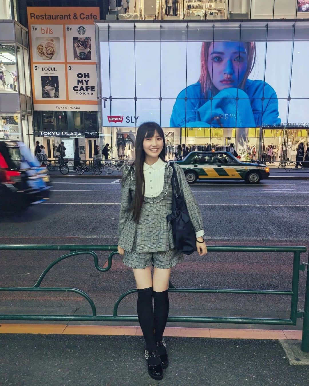 あれれんのインスタグラム：「原宿や新大久保ブラブラしてきた！ 可愛いお洋服も買えた💘 #カメラ#カメラ女子#写真好きな人と繋がりたい#写真撮ってる人と繋がりたい#原宿#新大久保カフェ#harajuku #igersjp#instagood#instagramjapan#camera#team_jp_東#team_jp_#ig_photo#ig_photooftheday#phototag_it#japaneseculture」