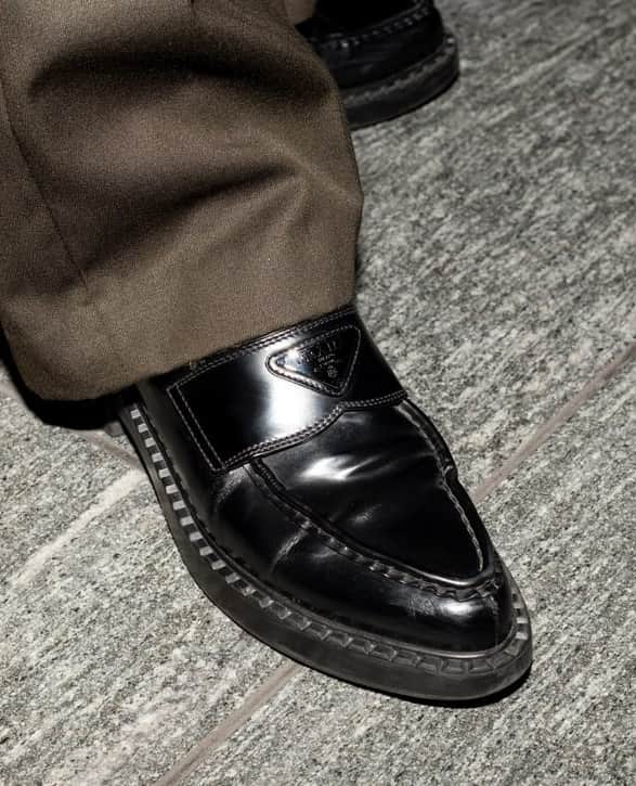 Fashionsnap.comさんのインスタグラム写真 - (Fashionsnap.comInstagram)「Name: KOU⁠ Age: 27⁠ Occupation: 販売員⁠ ⁠ Tops #Luis⁠ Pants #Luis⁠ Shoes #PRADA⁠ Cap #NewEra⁠ Earrings #CAREERING⁠ Necklace #IF8⁠ ⁠ Photo by @ryota110722⁠ ⁠ #スナップ_fs #fashionsnap #fashionsnap_men」10月17日 10時00分 - fashionsnapcom