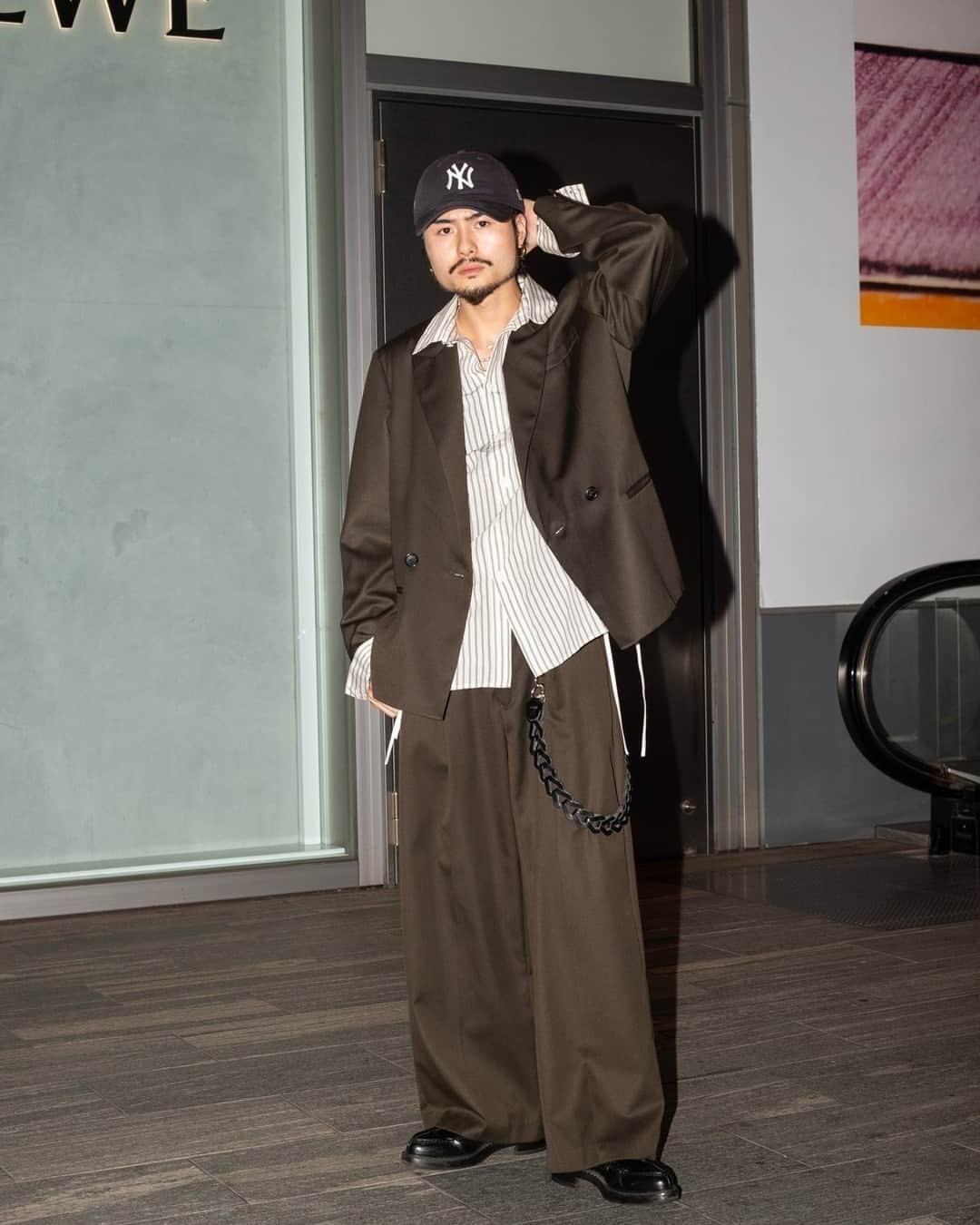のインスタグラム：「Name: KOU⁠ Age: 27⁠ Occupation: 販売員⁠ ⁠ Tops #Luis⁠ Pants #Luis⁠ Shoes #PRADA⁠ Cap #NewEra⁠ Earrings #CAREERING⁠ Necklace #IF8⁠ ⁠ Photo by @ryota110722⁠ ⁠ #スナップ_fs #fashionsnap #fashionsnap_men」