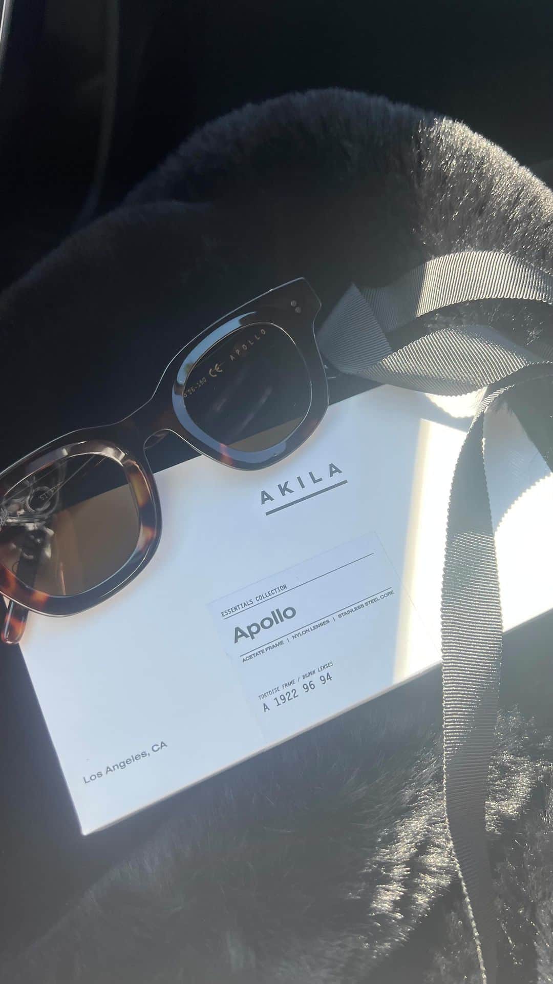 黒木なつみのインスタグラム：「⁡ NEW SUNGLASSES😎✌️ @akila.la  ⁡ レンズが奥に付いてて可愛い LAで今人気爆発中らしい❤️‍🔥 ⁡ #sunglass#akila #LA#apollo」