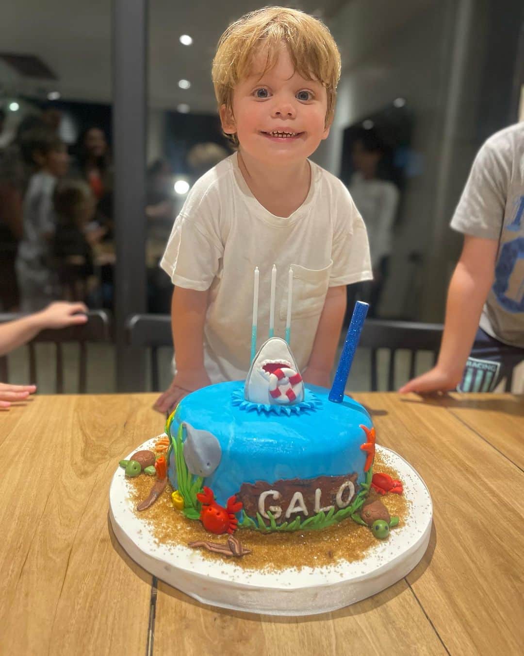 エミリアーノ・インスアのインスタグラム：「Feliz Cumple al mas pequeño de la Familia!   💙💙Te Amamos con todo nuestro corazón Galo 💙💙  🎂3 Añitos 🎂」