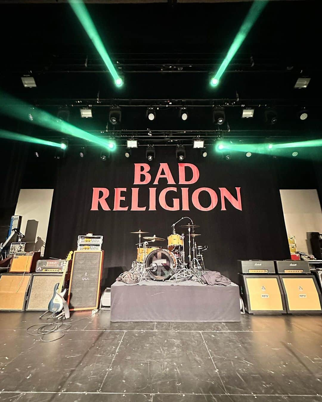 Bad Religionさんのインスタグラム写真 - (Bad ReligionInstagram)「Only 9 shows left on this tour - then it’s off to South America! 🌎 Where to after that? 🤔  badreligion.com」10月17日 10時12分 - badreligionband