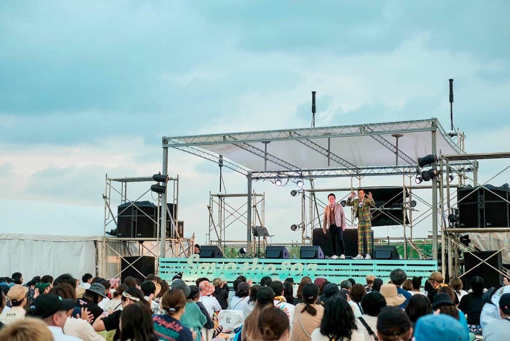 善し さんのインスタグラム写真 - (善し Instagram)「MIYAKO ISLAND ROCK FESTIVAL 2023  宮ロック後夜祭ありがとうございました！！  海外沿いのステージでお笑いを思いっきりやらせていただきました！！  まさかのアンコールも含めて最高の時間でした！！  また宮古に行きたい！！プライベートでおじゃまさせてもらいます！！  写真G-KEN、nehara #宮ロック #miyarock」10月17日 10時22分 - cowcow44
