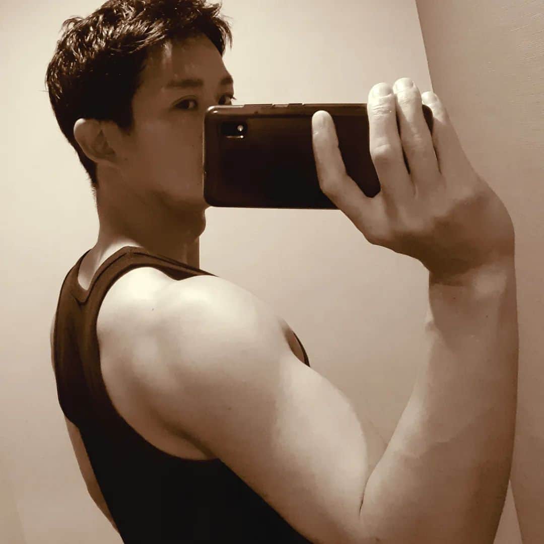 末野卓磨さんのインスタグラム写真 - (末野卓磨Instagram)「筋肉増量計画進行中  2ヶ月経ちました。  #筋トレ　#筋肉　#muscle 　#training」10月17日 21時21分 - takuma_sueno