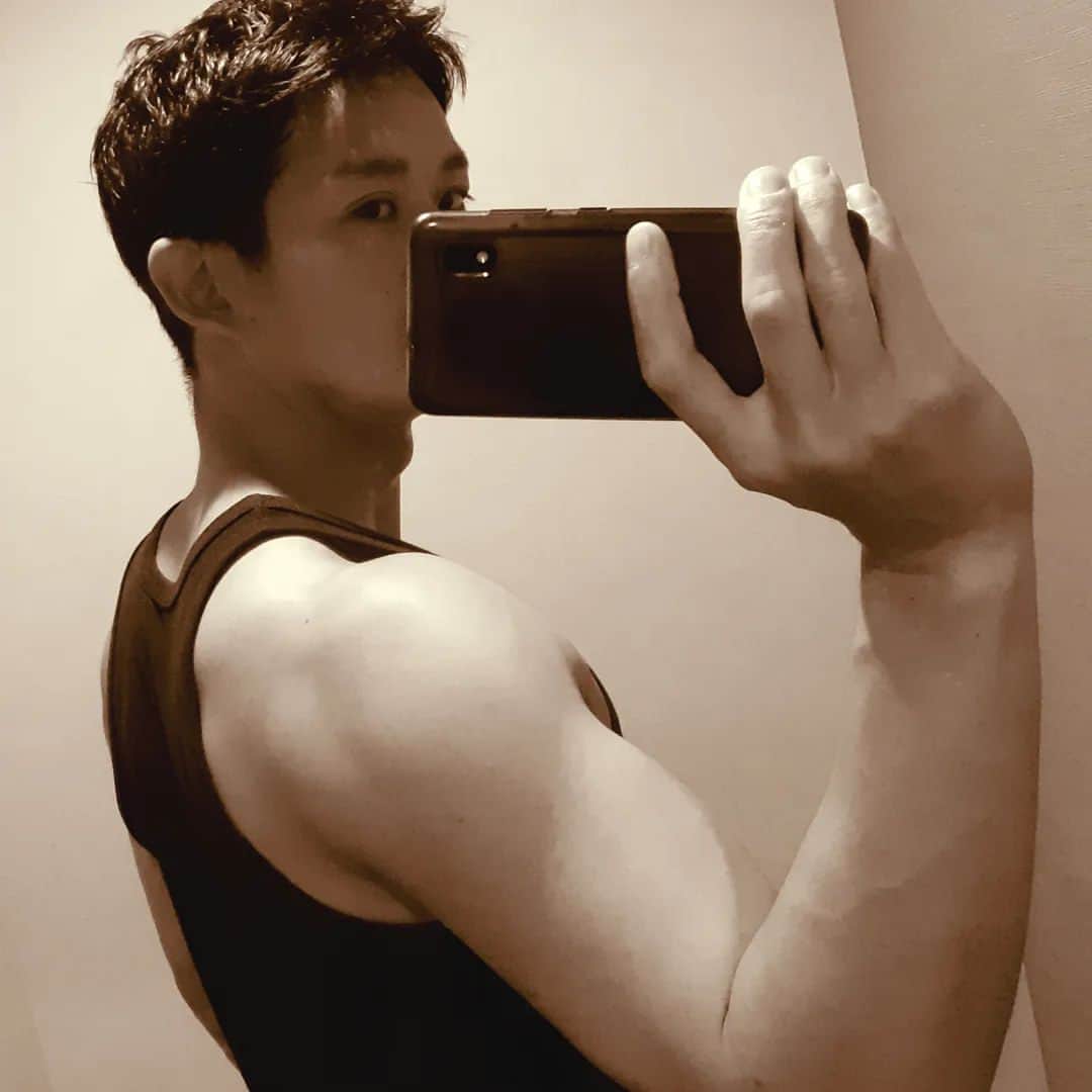 末野卓磨のインスタグラム：「筋肉増量計画進行中  2ヶ月経ちました。  #筋トレ　#筋肉　#muscle 　#training」