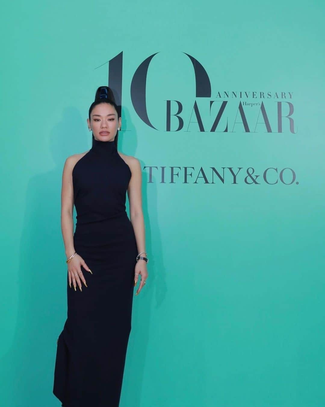 のインスタグラム：「Harper’s Bazaar Japan  10周年おめでとう御座います そして「WOMEN on the Frontier」 本当に光栄です ありがとうございます  🩵🙏  #PR #HarpersBAZAAR #HarpersBAZAARjapan #BazaarJapan10 #HarpersBAZAAR10  #WomenOntheFrontier #TiffanyAndCo @tiffanyandco @harpersbazaarjapan」