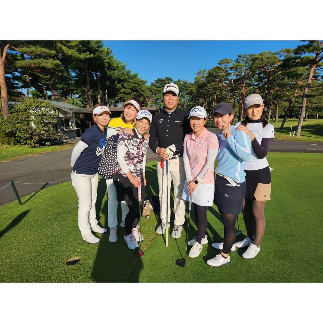 竹末裕美さんのインスタグラム写真 - (竹末裕美Instagram)「今日は、茨城ゴルフ倶楽部⛳ クリエイト様のプロアマ✨️ 毎年楽しみにしている会です！ メンバーも最高👏  元プロ野球選手、井納翔一選手とスタート前に📷️ 女子プロゴルファー、社長と📷️  @fumikokano23  いつもありがとうございます😊  @sachikonagamori  @namikaomata @miyuki_takashimama  @airi_rin2_625  @manami_ogawa327  楽しいメンバーでした😂  #プロゴルファー#女子プロゴルファー#ゴルファー#プロアマ#茨城ゴルフ倶楽部#クリエイト#狩野史子プロ#永森佐知子プロ#小俣奈三香プロ#高島幸プロ#小川茉奈美プロ#那須愛理プロ#井納翔一選手#ロサーセン#ウェア」10月17日 21時21分 - hiromitakesue