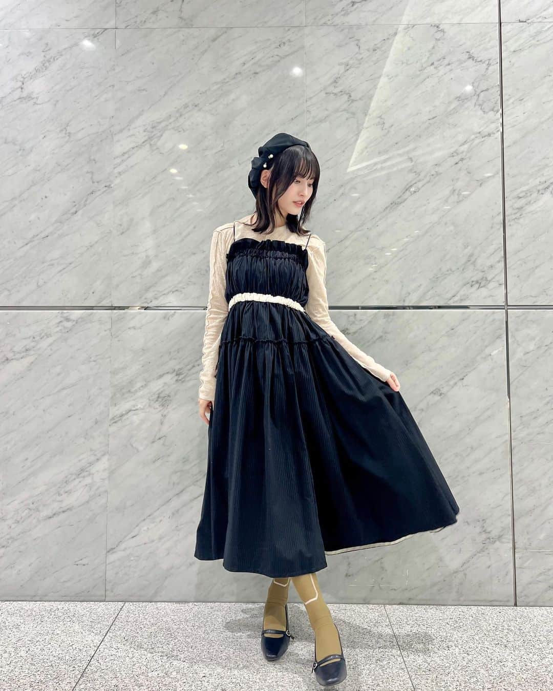 福岡聖菜のインスタグラム：「靴下まで全部お気に入り…🫶🏻  one-piece:#houga  béret:#ca4la  socks:#ritsukokarita   #せいちゃんの私服日記 #秋コーデ #ベレー帽」