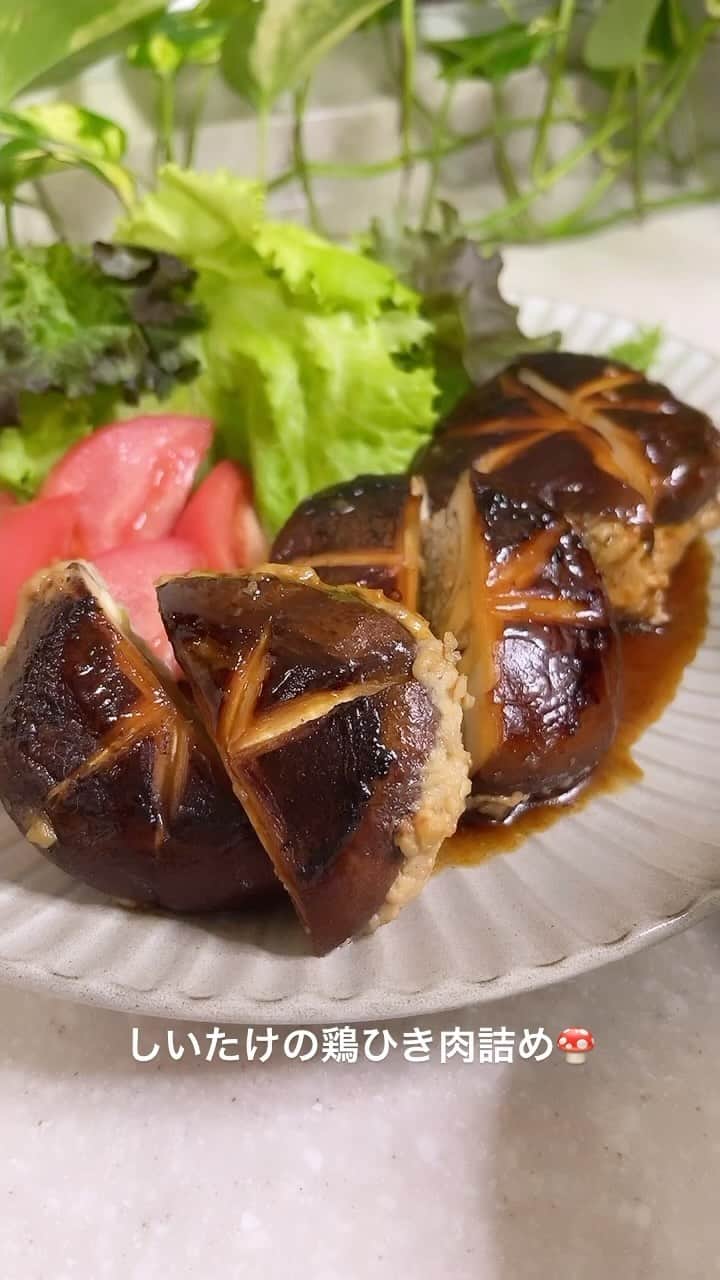 のインスタグラム：「#お疲れ様#晩御飯#おうちごはん #dinner  #しいたけの鶏ひき肉詰め  #かぶ葉と卵のお吸い物 #水谷雅子#水谷雅子の美容の秘訣シリーズ」