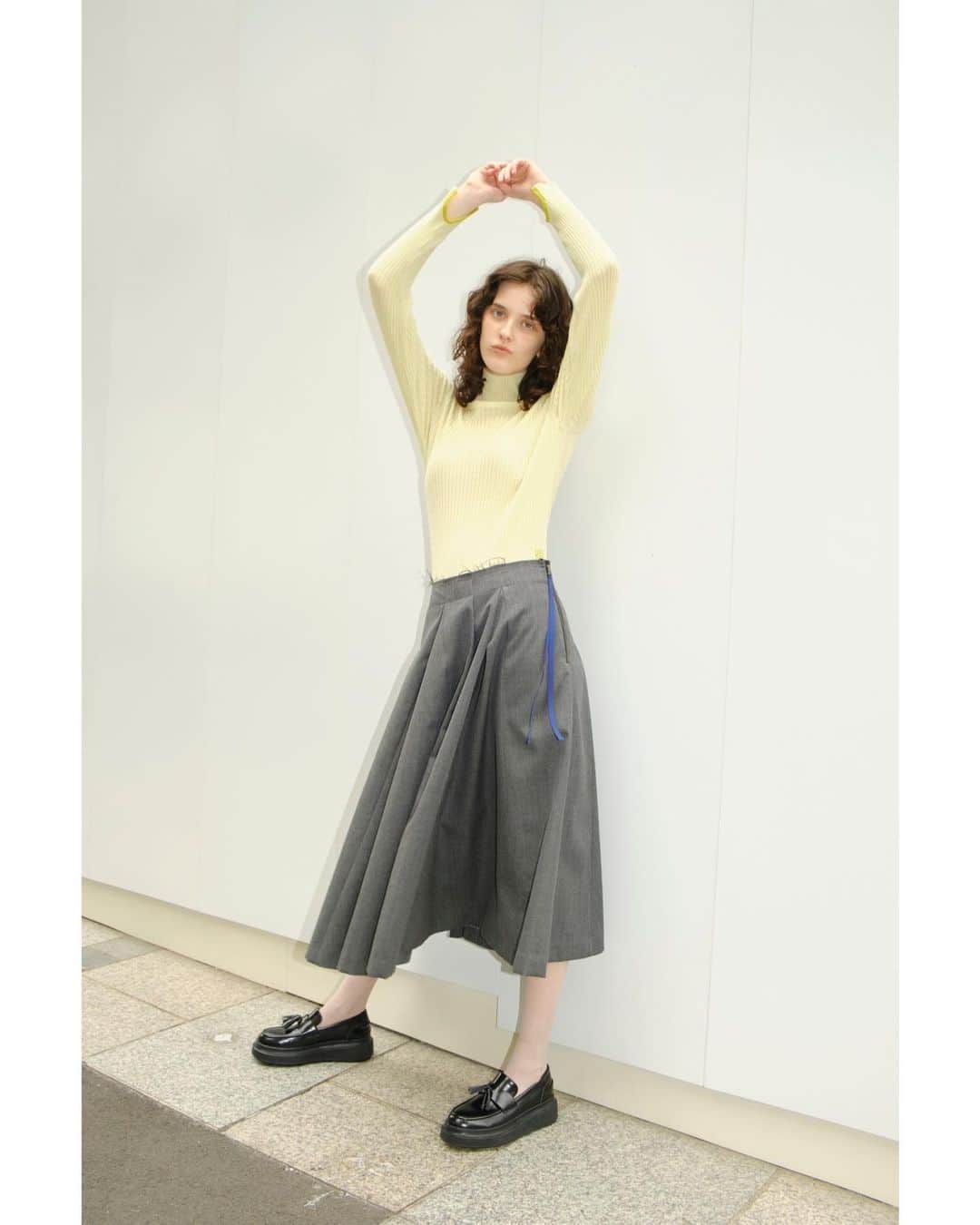 LANVIN_en_Bleu_OFFICIALのインスタグラム：「. 【AUTOMNE HIVER 2023 LOOK BOOK】  Turtle kint ¥17,600(tax in)  Flare skirt ¥34,100(tax in)  Shoes ¥26,950(tax in)  #lanvinenbleu  #ランバンオンブルー」