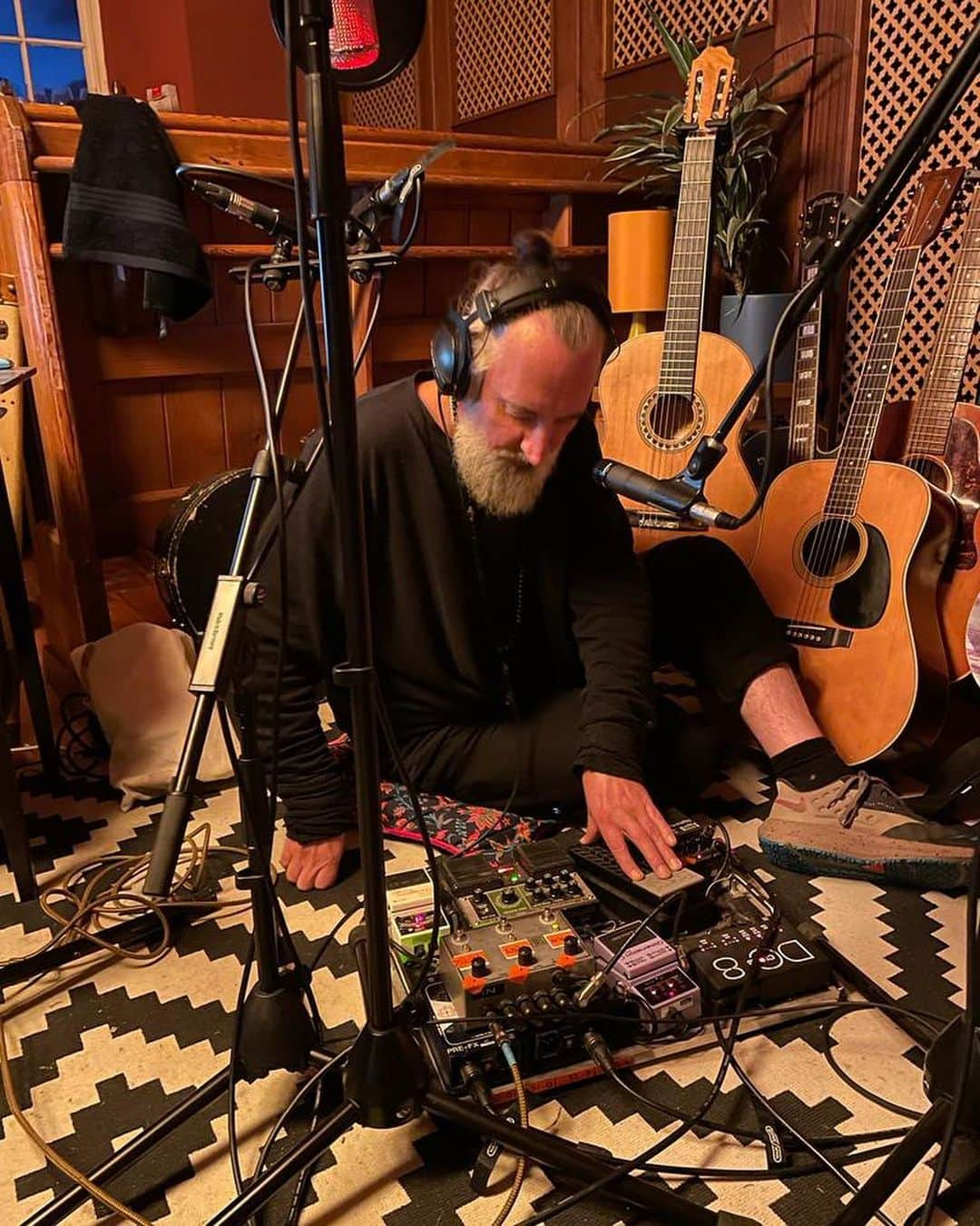 フィンクのインスタグラム：「Totally getting into our groove down here in the Wild West …  1. Pedal work old school style 2. Tim’s solos are his trademark  3. Guy’s “Blue Meany” gets a work out  4. Kitchen Table studio vibes   The fire is on as the storm comes in …」