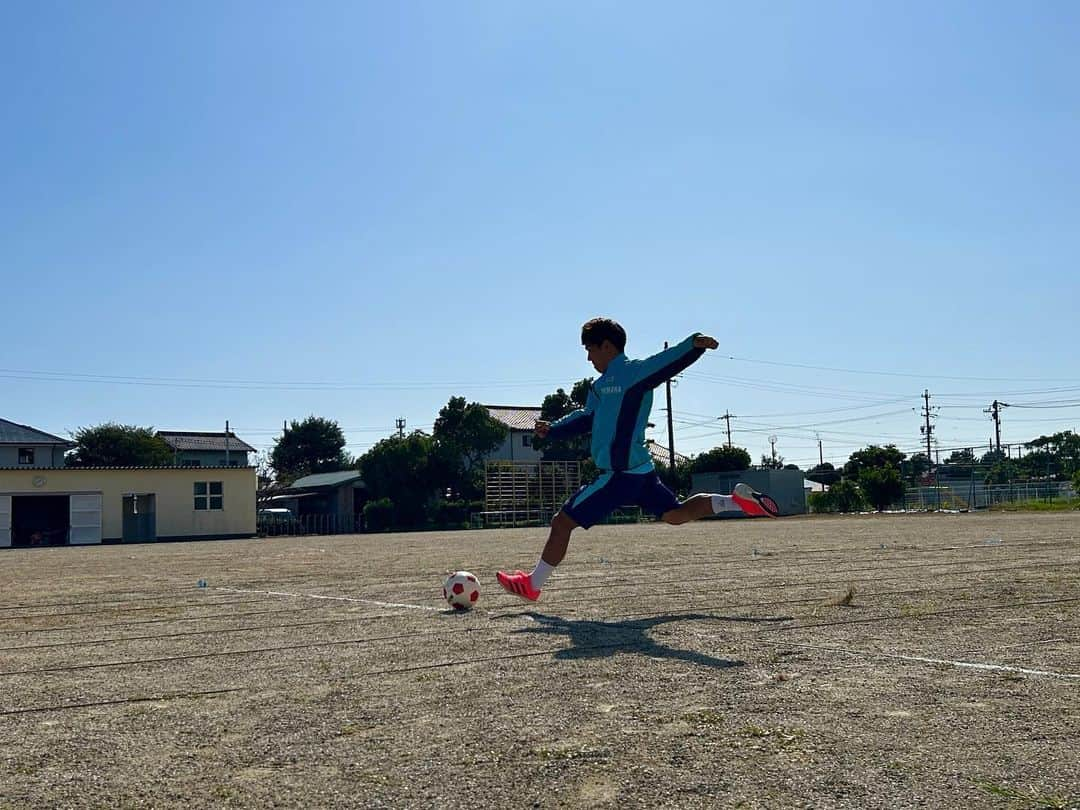 ジュビロ磐田さんのインスタグラム写真 - (ジュビロ磐田Instagram)「🏫#磐田市 小学校訪問レポート🏫  #金子翔太 選手は竜洋北小学校へ。 ロングキックコンテストでは、 児童たちの応援を受けながら難題に挑戦⚽🔥  #シャレン  @iwatacity_official  @sensyukai.jubilo」10月17日 19時46分 - jubiloiwata.official