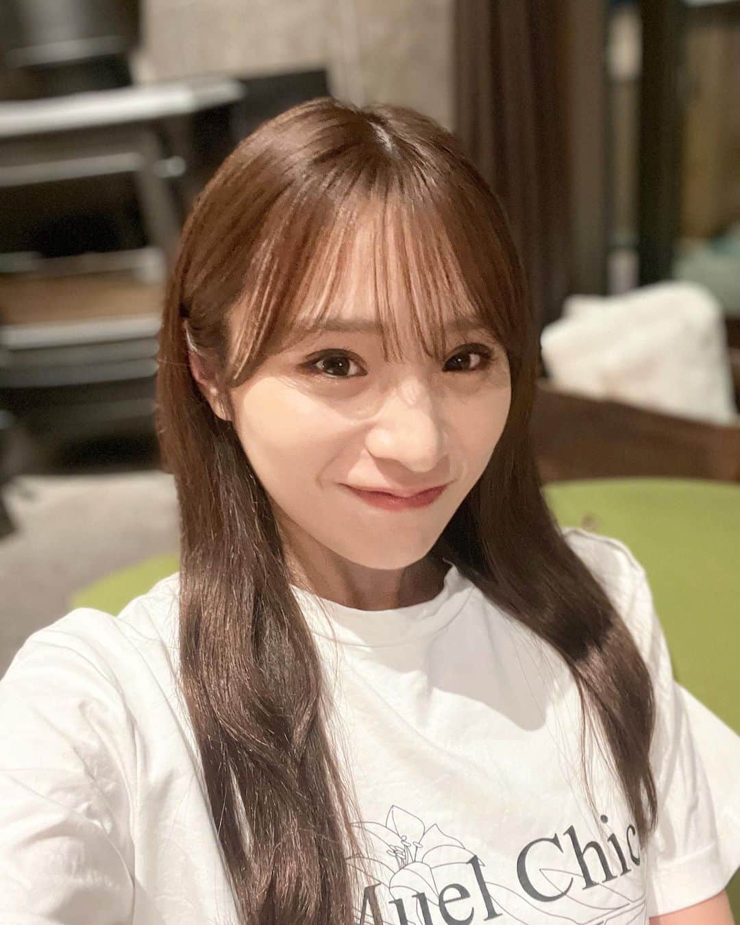 左伴彩佳さんのインスタグラム写真 - (左伴彩佳Instagram)「愛用中のクッションファンデ👶🏻  　 薄付きなのにカバー力もあって、ツヤんと見えるからよく使ってるよ✨ 　  美容成分も入っていて低刺激だから、敏感肌の方にも🙆🏻‍♀️  　  #skim #ルポクッションファンデーション #skim肌　#ナチュラルメイク　#クッションファンデ」10月17日 19時48分 - hidaaya_729