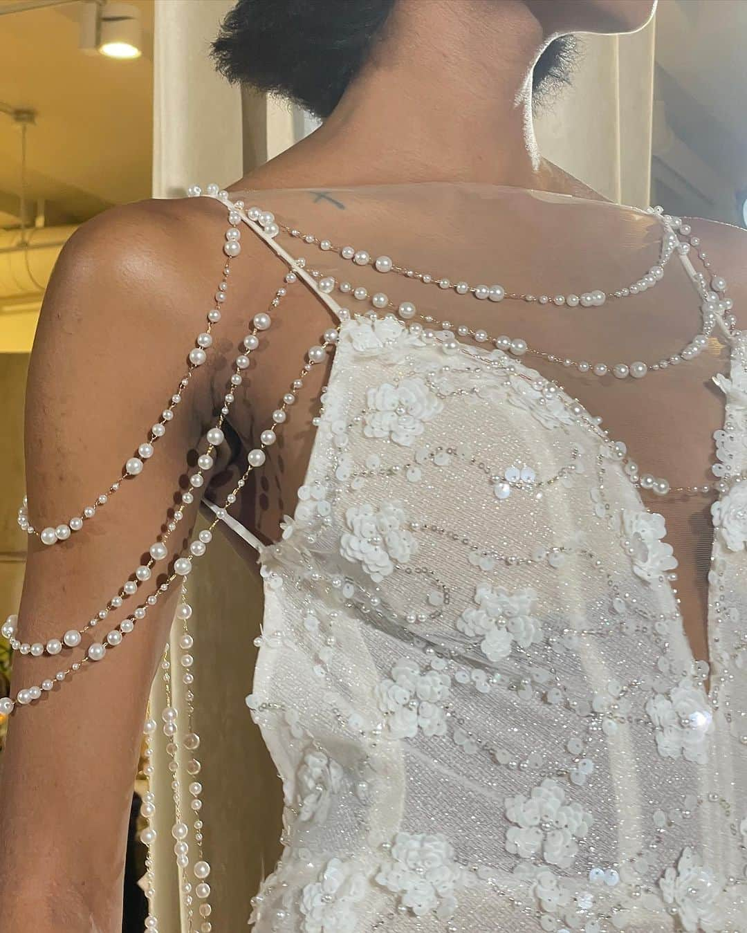 Magnolia Whiteさんのインスタグラム写真 - (Magnolia WhiteInstagram)「NY Bridal Week 2024 AW Galia Lahav  The newest collection L'étoile   フランス語で星の意味を持つ、ルトワールと名付けられた最新作コレクション。 パリの荘厳な歴史と、スターの輝きやとロマンスといった情緒をシームレスに融合させたこのコレクションは、果てしない美しさと、愛に潜む深い意味を体現。  煌めくビジューや、ふんだんに使用したパールのデコレーションなど、力強さの中にも優美でロマンティックなディテールに溢れたドレスの数々の到着をぜひ楽しみにお待ちくださいませ。」10月17日 19時49分 - magnoliawhite_official