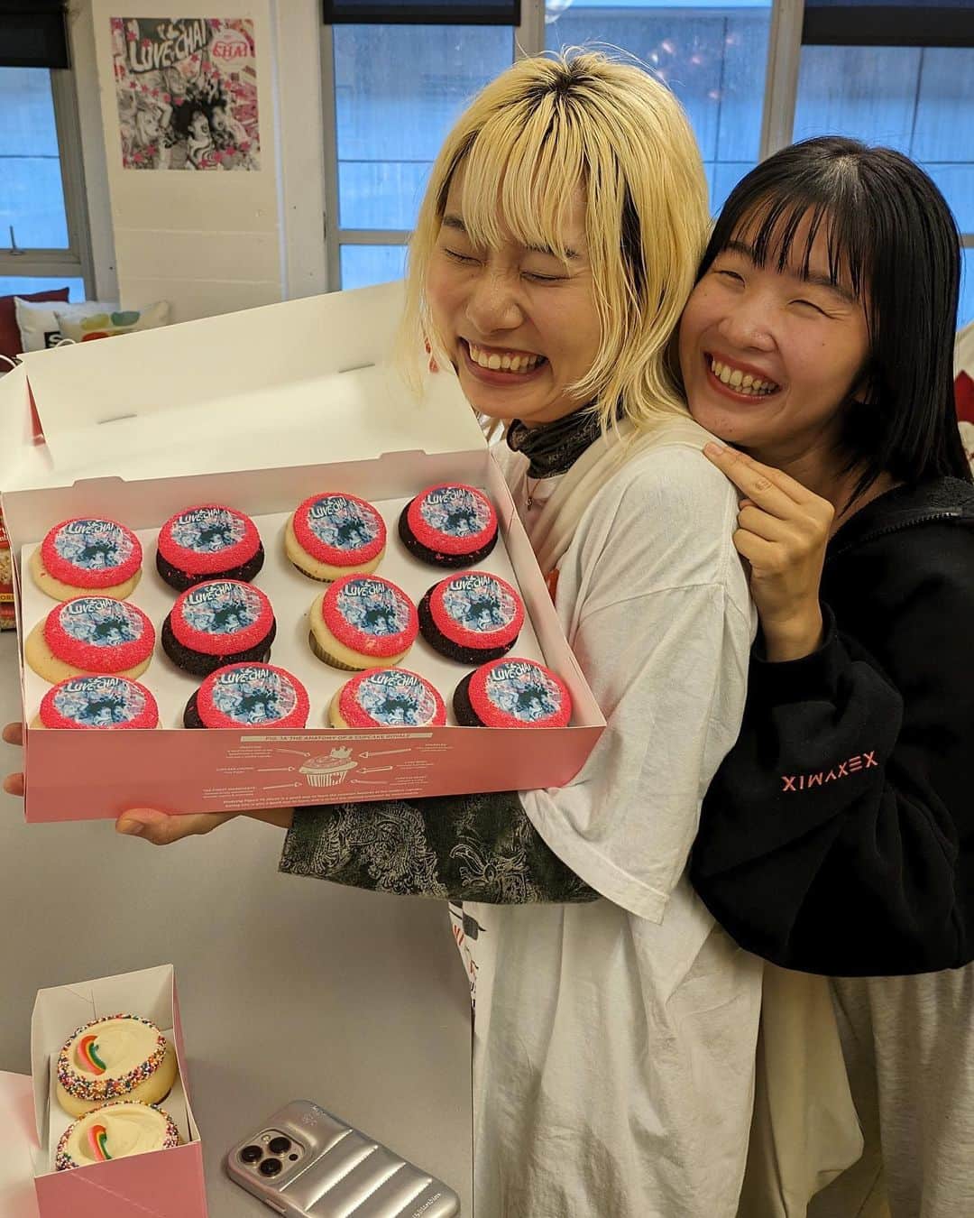 マナさんのインスタグラム写真 - (マナInstagram)「Memories of our second home town "SUBPOP"⭐︎🤍⭐︎ ARIGATOU 😌  #subpop #subpoprecords #サブポップ #chai  #seattle」10月17日 19時49分 - chaimanakana3333