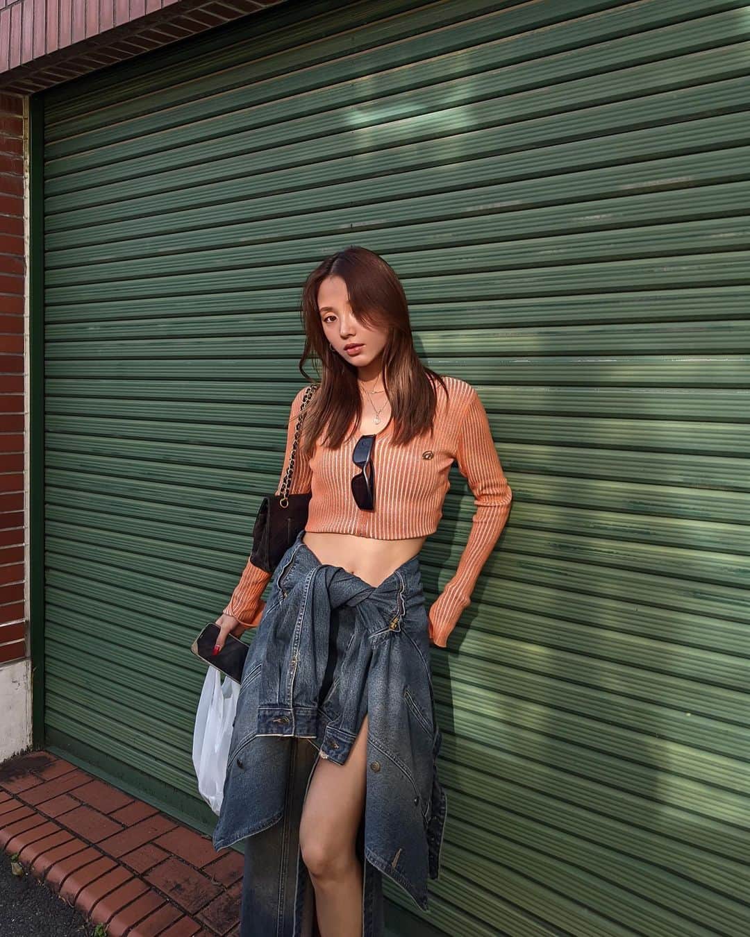 MIRAI TAKASHIMAさんのインスタグラム写真 - (MIRAI TAKASHIMAInstagram)「薄手トップスにGｼﾞｬﾝ丁度いいねぇ🫶 ボトムに腰巻きするのもスキ😍 スカート以外は発売中！ スカートは今月末です🩵 #aclent」10月17日 19時51分 - miiiiiraixx