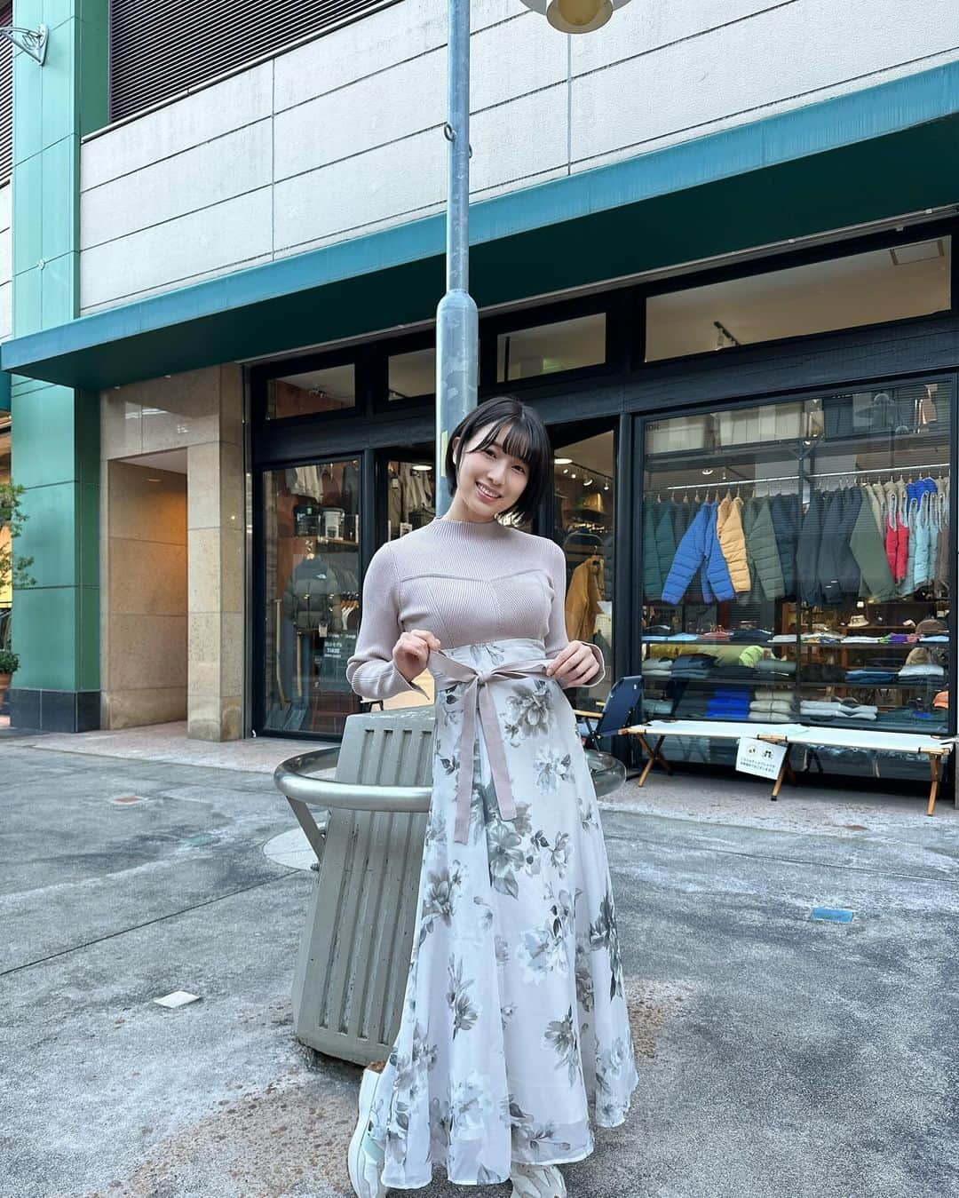 安部若菜さんのインスタグラム写真 - (安部若菜Instagram)「良きお日柄ですし 一緒にお出かけいきませんか〜？☺️  ワンピースかわいくてるんるん☺️🫶 この冬たくさん着たい！ #mercuryduo#マーキュリーデュオ#pr#ワンピース#秋服#冬服#code#ショート#ショートヘア#骨格ストレート#骨スト」10月17日 19時55分 - _wakapon_