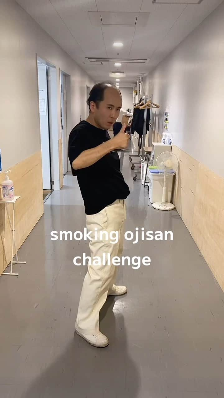 斎藤司のインスタグラム：「#smoke #smokechallenge #ロボ五木みたいになった」