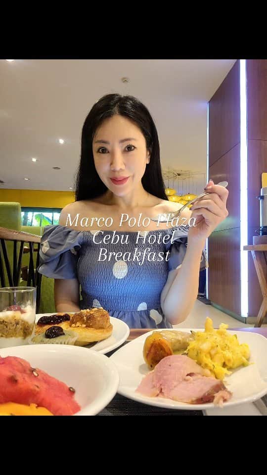 今堀恵理のインスタグラム：「Marco Polo Plaza Cebu Hotel❤❤❤ @marcopolocebu   朝食ビュッフェ delicious breakfast  すんごい種類があります 朝から大満足 中華もディナーみたいにありました  Wonderful  #cebuphilippines #delicious  #breakfast #MarcoPoloPlazaCebu Hotel #ホテルの朝食 #マルコポーロプラザセブ」