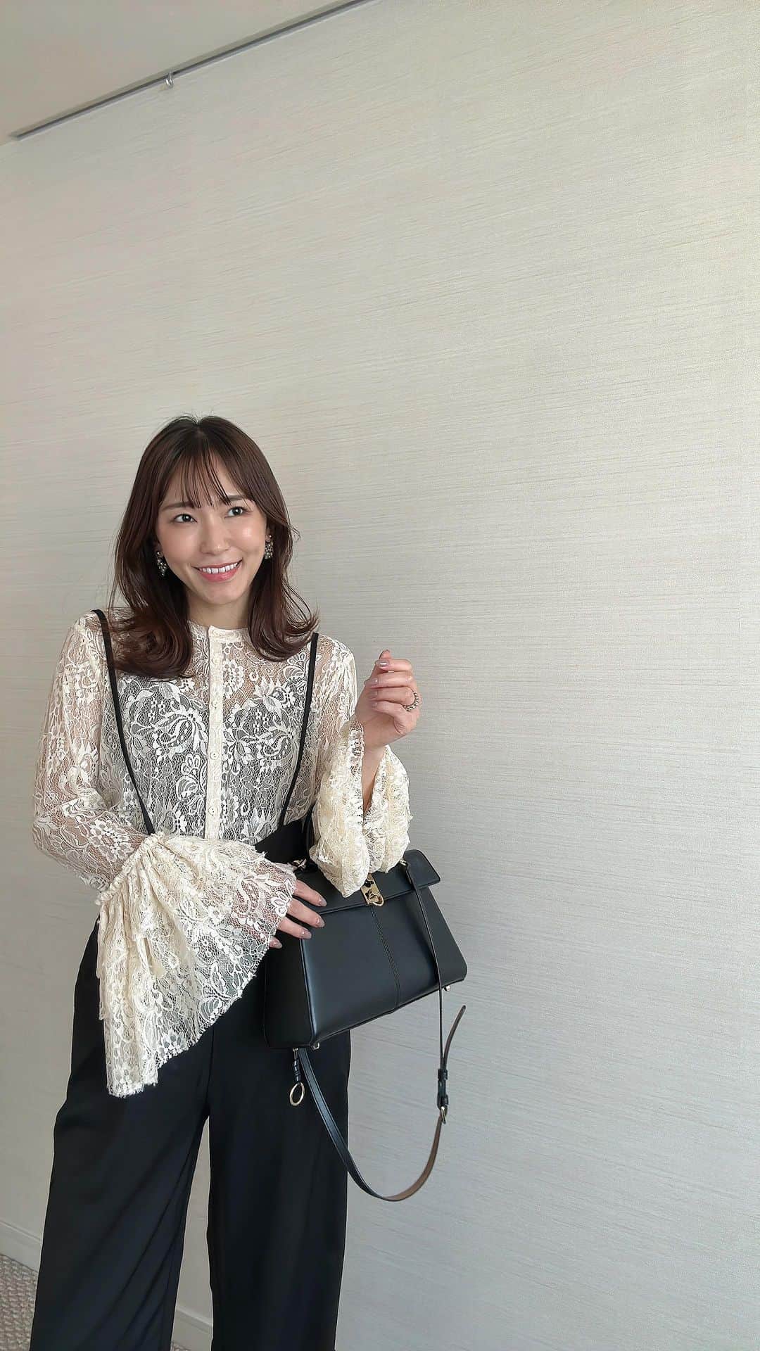 のインスタグラム：「今日は二の腕のハイフからの　いつもの美容鍼へ！　 あっこ先生と　（　@akiko_kadomori ）韓国話で盛り上がった🇰🇷  美容の相談したり、体験談話したり♪ 美容トークは楽しい〜💗  @akte_official  のお気に入りのトップス♪  tops... #akte #アクテ pants... #楽天room bag... #cafune」