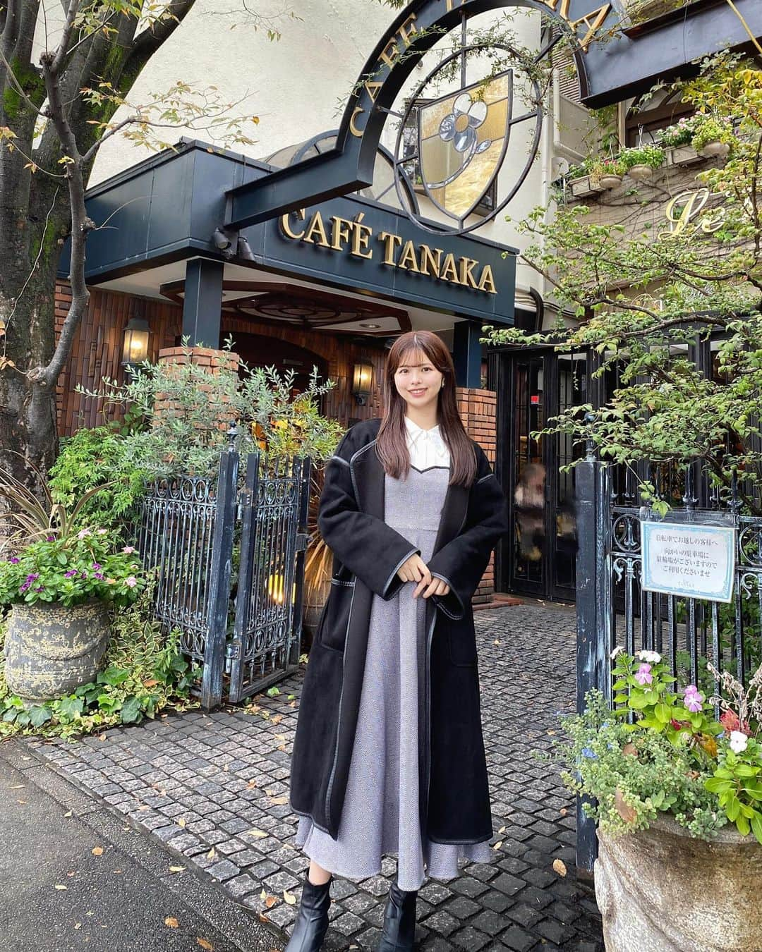 荒野姫楓のインスタグラム：「寒すぎてコートデビューしちゃいました🧥  皆はもうしてる？？ まだ半袖の人とかいるのかな🥶  . #愛知#愛知観光#愛知カフェ#愛知ランチ#名古屋#名古屋カフェ#名古屋ランチ#カフェ#カフェ巡り#カフェランチ#喫茶店#喫茶店巡り#カフェタナカ#cafetanaka#緑のある暮らし#秋コーデ#秋#秋服#休日#休日の過ごし方」