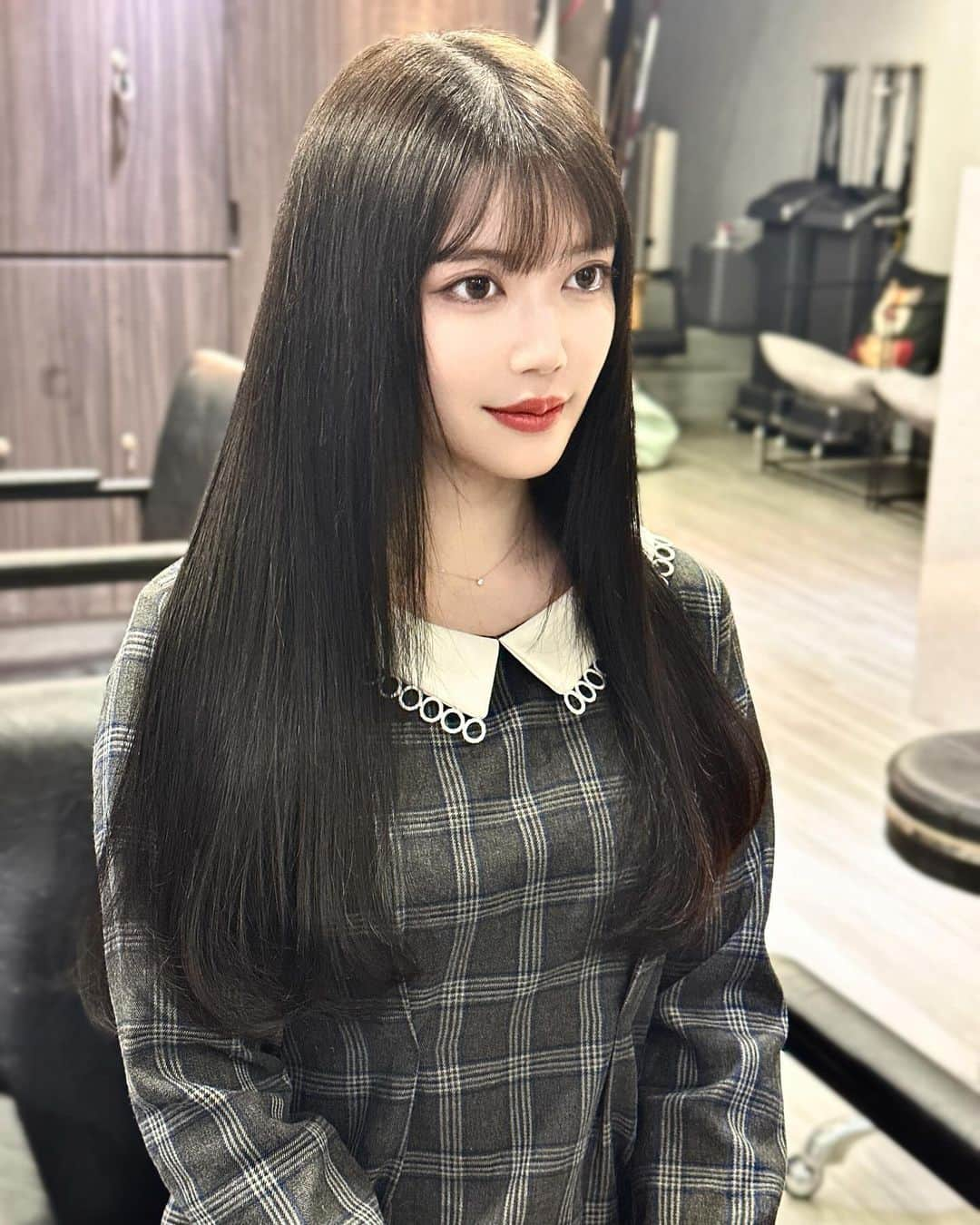 MICさんのインスタグラム写真 - (MICInstagram)「@reon.hairsalon  @reon.ryu   今回もりゅうさんのところでカットとカラーとトリートメントしたよ❤︎ 耐えきれず切ってしまった前髪もお気に入りʕʘ̅͜ʘ̅ʔ  one-piece @lerevevaniller   　 #ヘアチェンジ  #ヘアカラー #トリートメント #ヘアケア #さらさらヘアー #美髪  #ブラウンカラー #ロングヘア  #自拍  #hongkong #HK #causewaybay  #香港  #日系髮型 #銅鑼灣 #日系染髮 #香港美容院 #japanesehairsalon #海外生活 #japanesegirl  #香港生活#染髮  #美发  #香港在住日本人 #hkkol #hkinfluencer #hkdaily #hkjapanese #hkhairsalon #hairsalonhk」10月17日 20時04分 - micmofmof