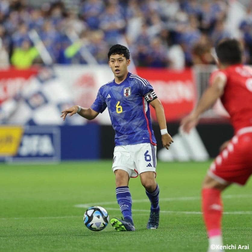 Goal Japanさんのインスタグラム写真 - (Goal JapanInstagram)「🇯🇵 古橋のゴールで1点リードし前半終了 🇹🇳 直近5試合で全勝、計22ゴールを挙げ好調を維持する #日本代表。前線からのプレスと素早い攻守の切り替えでチュニジア代表を押し込む時間が続くが、なかなか堅い守備を崩せず。それでも43分に #古橋亨梧 が先制ゴールを決め、1点をリードし後半へ。(Photo: Kenichi Arai)  #soccer #football #kirinchallengecup #kirinchallengecup2023 #japan #jfa #samuraiblue #daihyo #サッカー #フットボール #サッカー日本代表 #⚽」10月17日 20時10分 - goaljapan