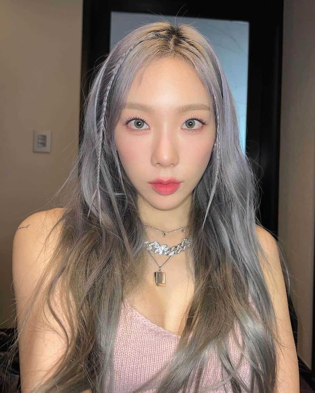 のインスタグラム：「🩷🩵  @taeyeon_ss  #태연 #TAEYEON」