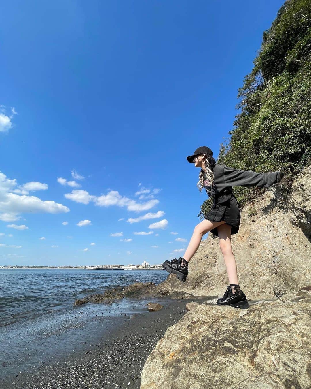 かすこんねぅさんのインスタグラム写真 - (かすこんねぅInstagram)「江ノ島~！！景色がとにかく綺麗すぎるから見て見て見て見て‼️ 心が浄化される㌠~- ̗̀‎𖤐 ̖́- ✩⸝⸝⸝⋆.✩.*˚最後虫飛びまくってて草」10月17日 20時17分 - kasukonnnnnneu