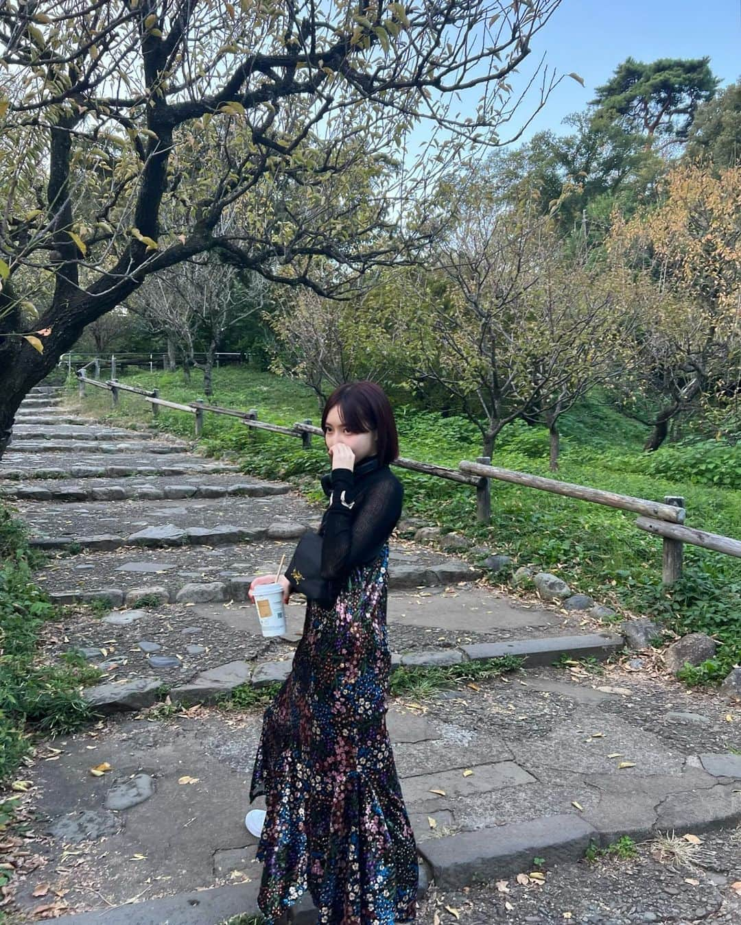 山崎江莉のインスタグラム：「秋散歩🍂🍠  なんだか最近またワンピース気分  ちなみにアニメのワンピースも最近み初めまして、まだ350話、、 先は長そう👶🏻」