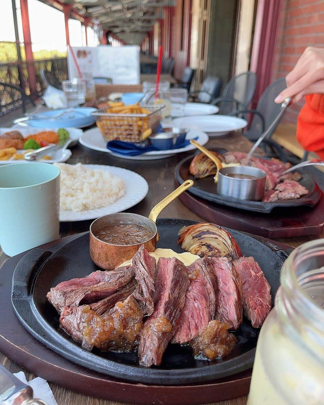 古賀文沙のインスタグラム：「・ ・ ・  食欲の秋🍴  このお肉抜群でした シカゴピザも食べたよ🍕  ・ ・ ・」