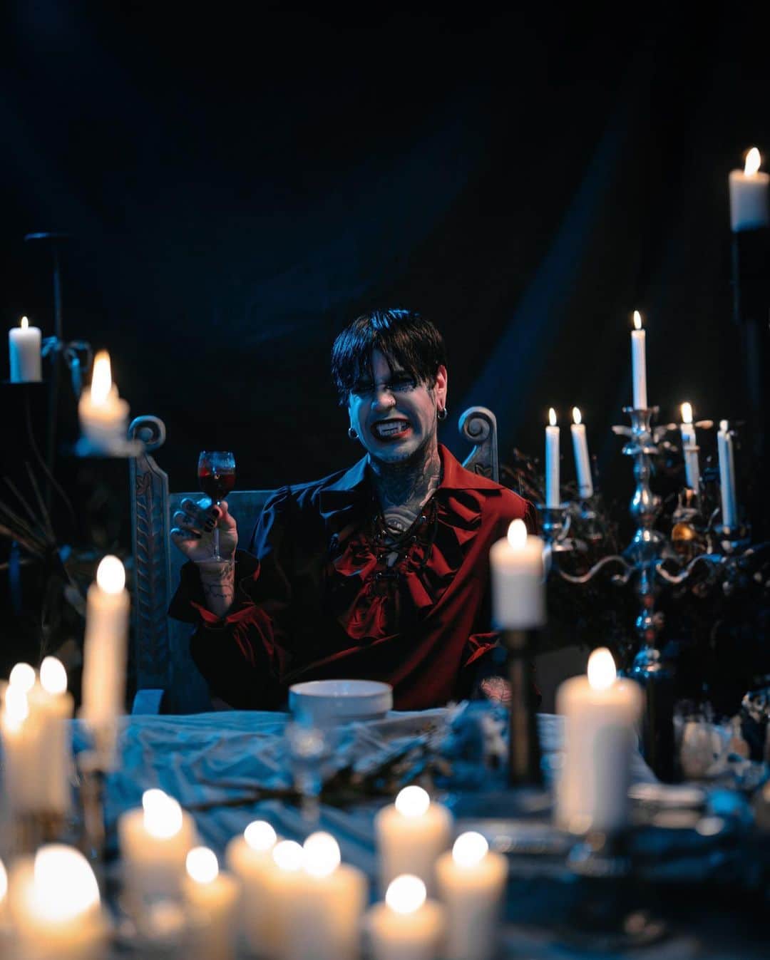 Kerrang!さんのインスタグラム写真 - (Kerrang!Instagram)「To celebrate the release of their new EP Cathexis on Friday, Bambie Thug released an absolutely stunning video for Love Bites – go behind-the-scenes on that shoot right here 😍   📸: @patheticgirl63 @beccageden @shtefutsa 💇‍♀️: @_hairbyjordanleigh_ 💄: @mackerelmonday  👗: @kittycowell」10月17日 20時33分 - kerrangmagazine_