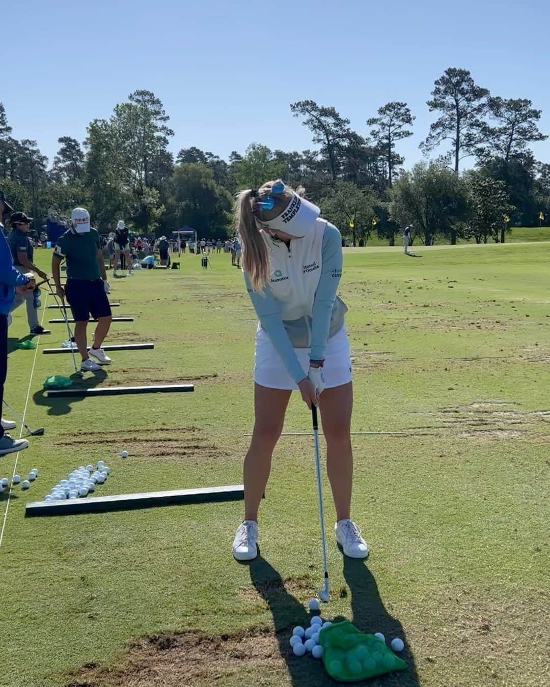 ジェシカ・コルダのインスタグラム：「Miss golf 🥹 can’t wait to swing a club in 2024 ✅」