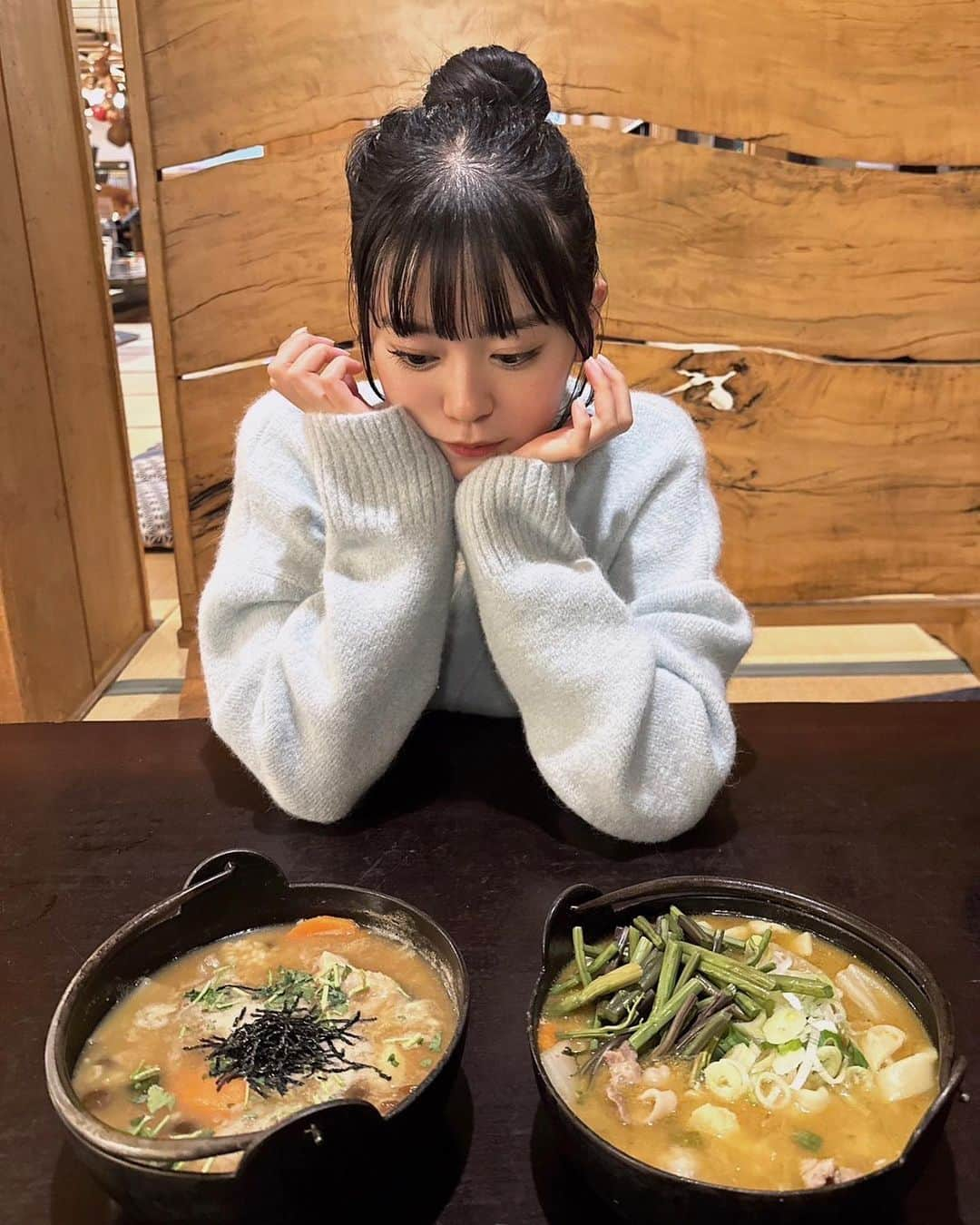 坂井仁香のインスタグラム：「🍡  おじやとほうとう  #とき宣#坂井仁香#ひとちゃん#超とき宣#超ときめき宣伝部#山梨#山梨観光#笛吹#シャインマスカット#シャインマスカット狩り#フルーツ狩り#山梨旅行#山梨グルメ#アミパリス#八ヶ岳#リゾナーレ#ハロウィン#ほうとう#小作#お団子#お団子ヘア」