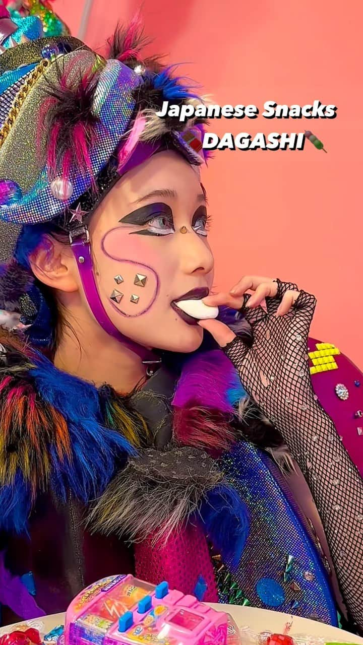 KAWAII MONSTER CAFEのインスタグラム：「Chocolate in Daifuku🍫🫧  みんなの好きな駄菓子はなに？🍰🍭🍿🍩🍪  #japan#tokyo#harajuku#japanesesnacks#チョコ大福」