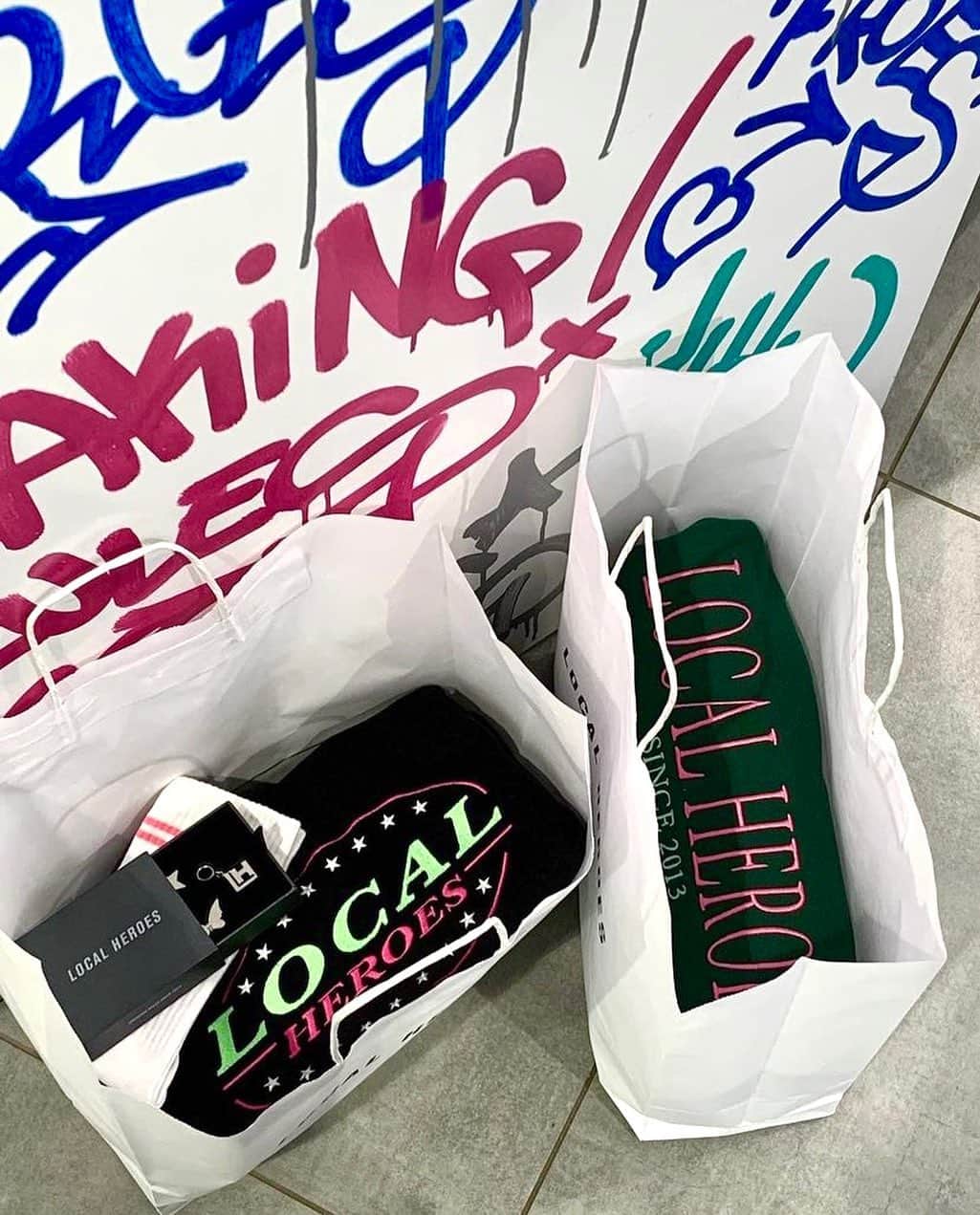 LOCAL HEROESのインスタグラム：「buy me Local Heroes Hoodie 🥹👉🏼👈🏼 @localheroesstore_poznan」